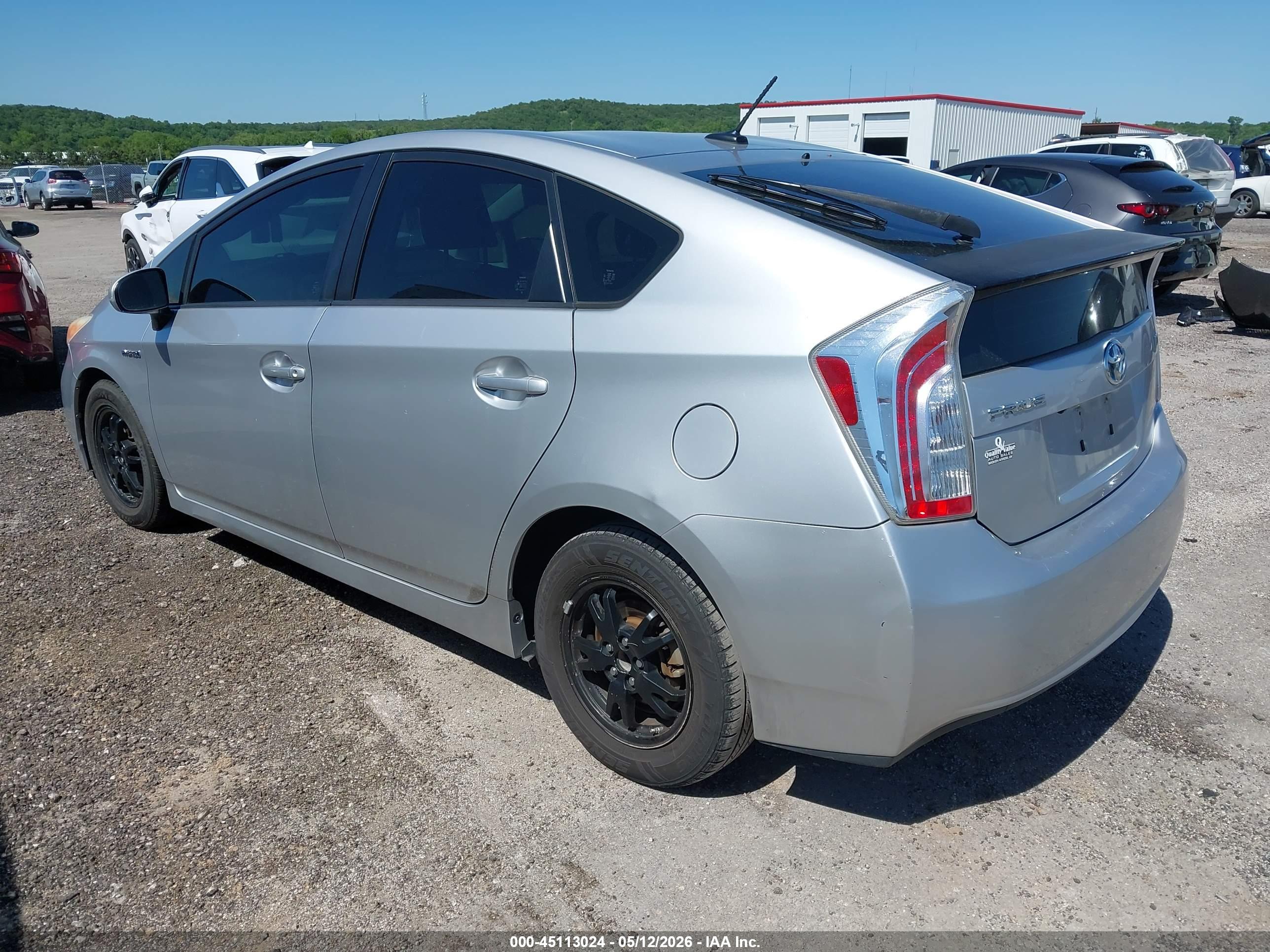 TOYOTA PRIUS image 3