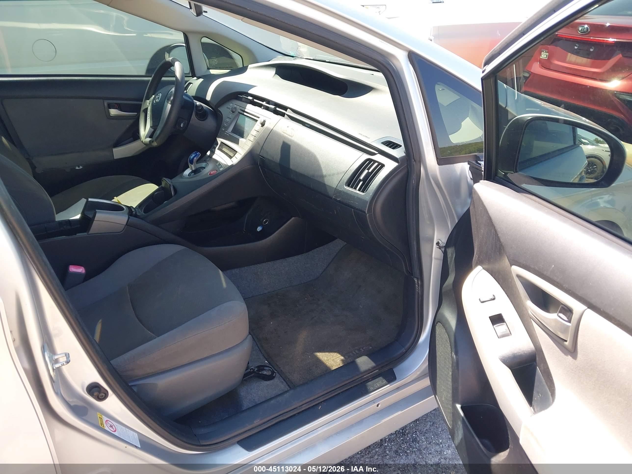 TOYOTA PRIUS image 5