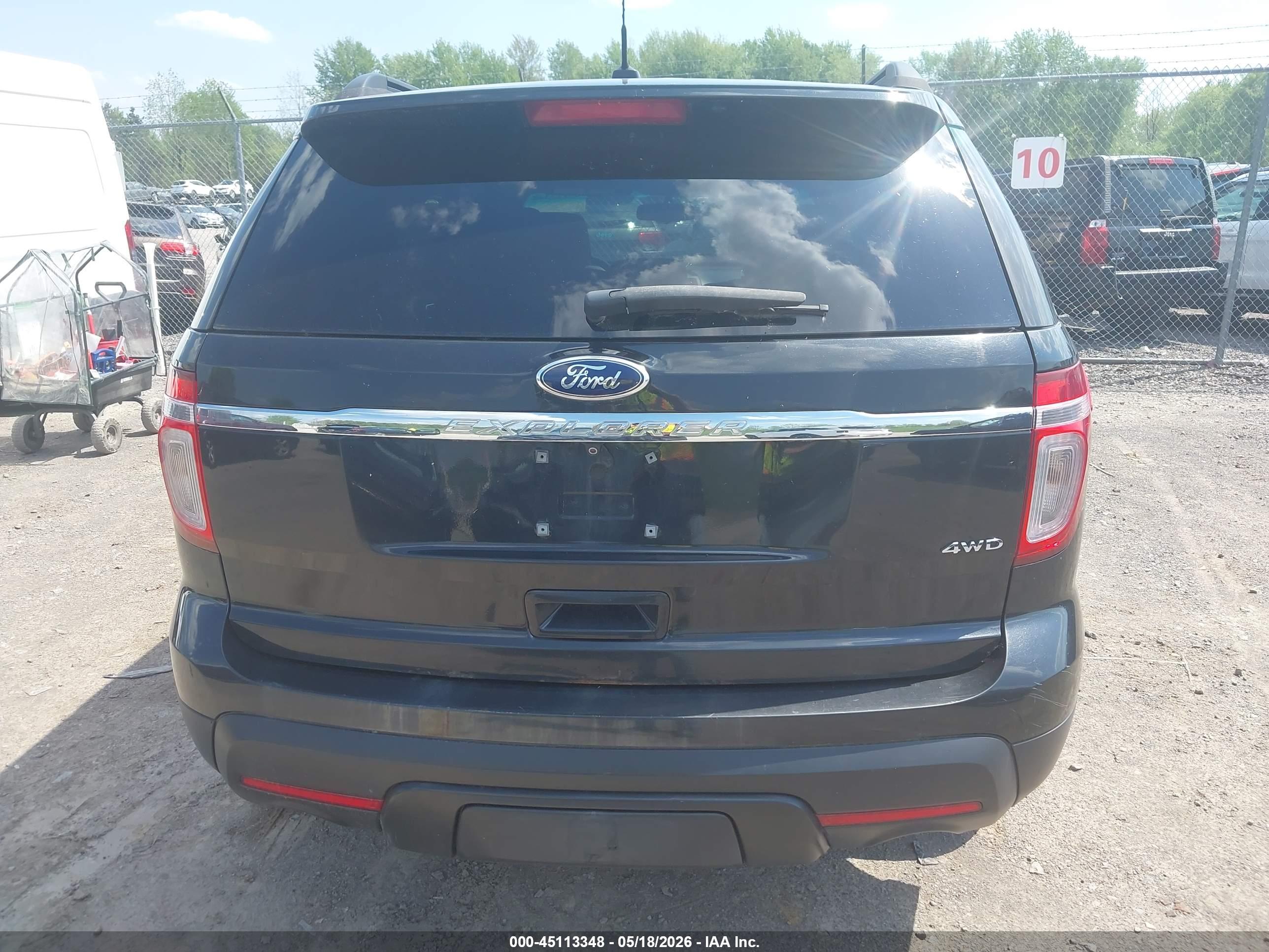 FORD EXPLORER image 6