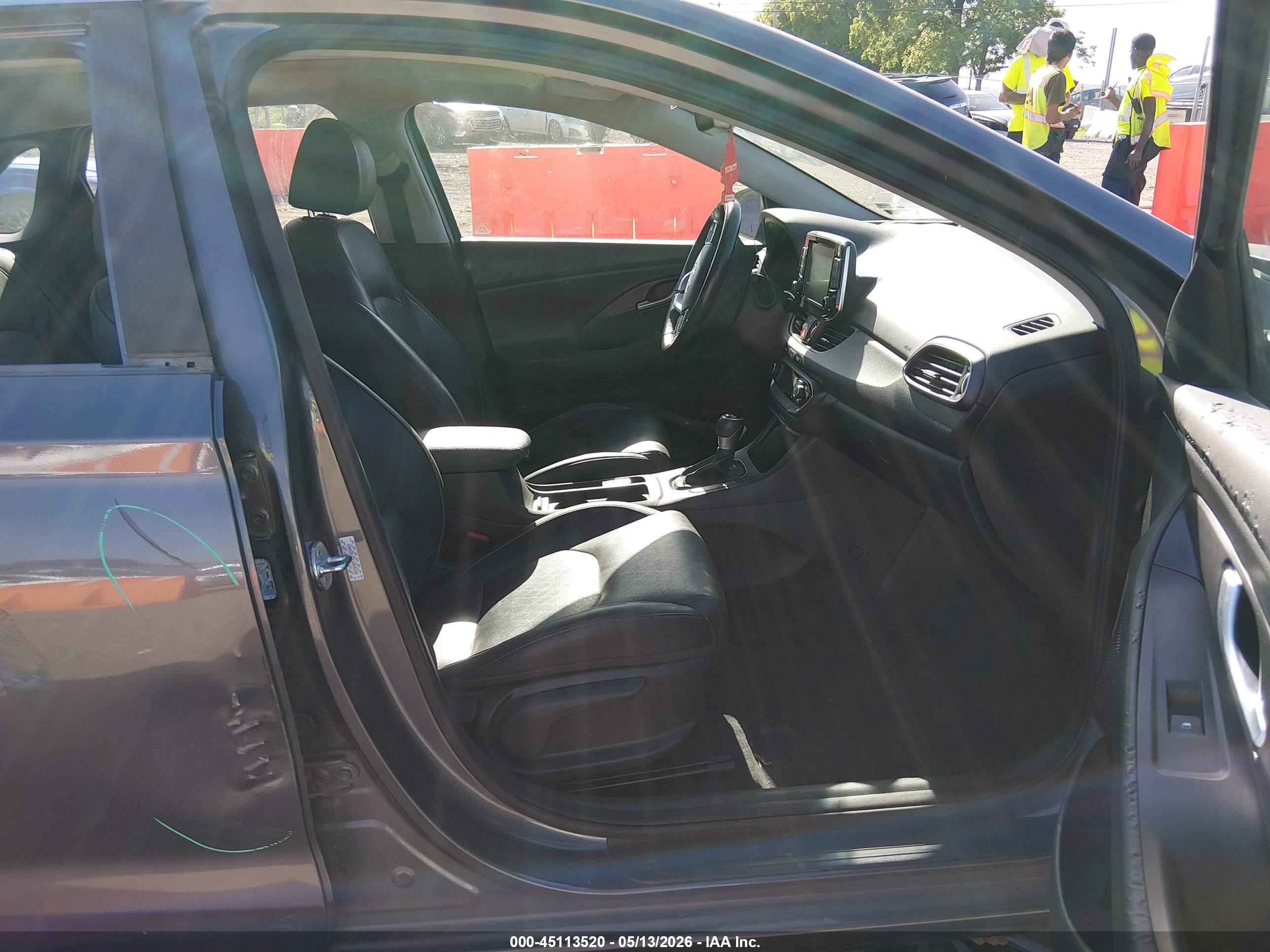 HYUNDAI ELANTRA image 5