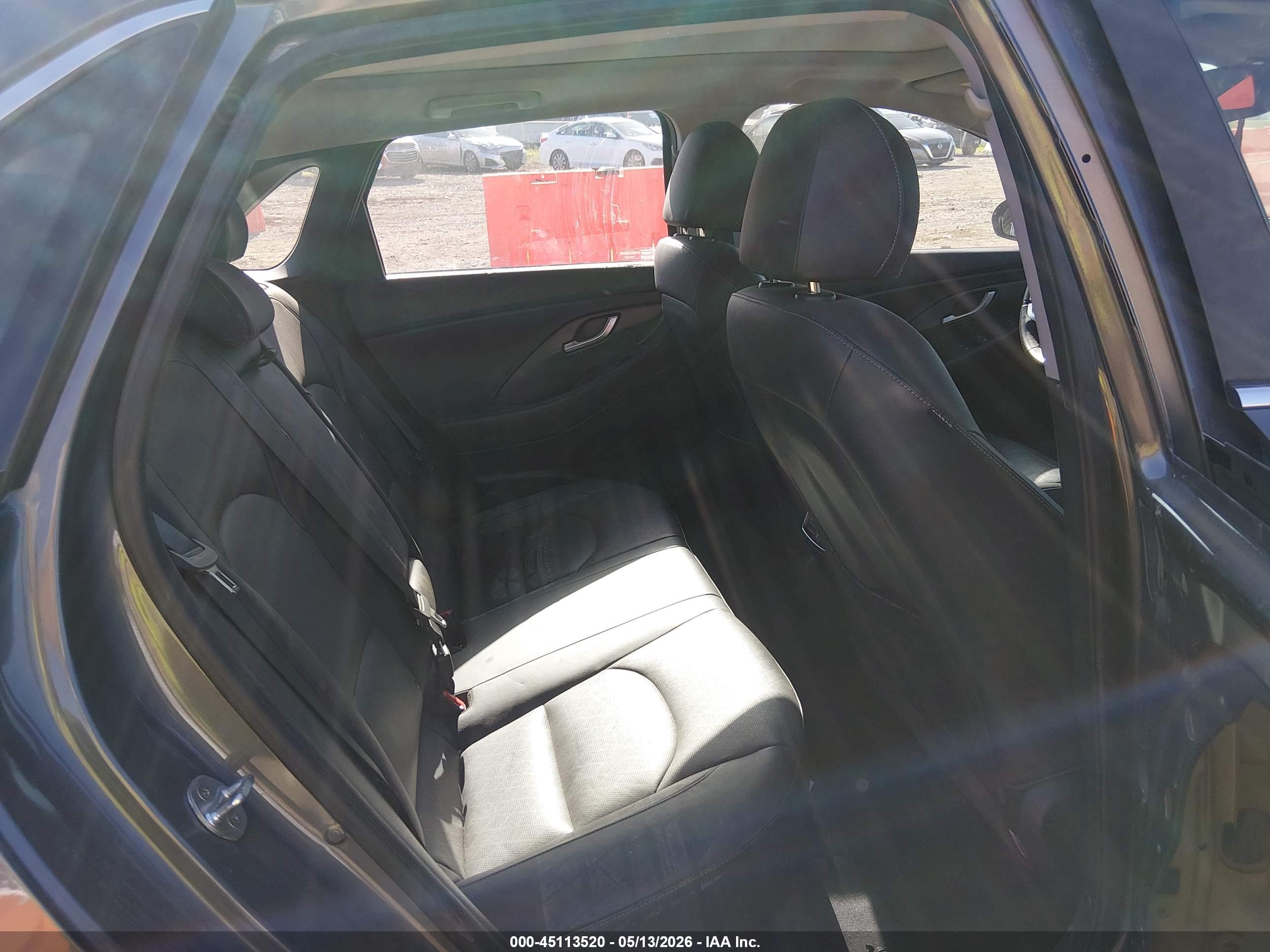 HYUNDAI ELANTRA image 8