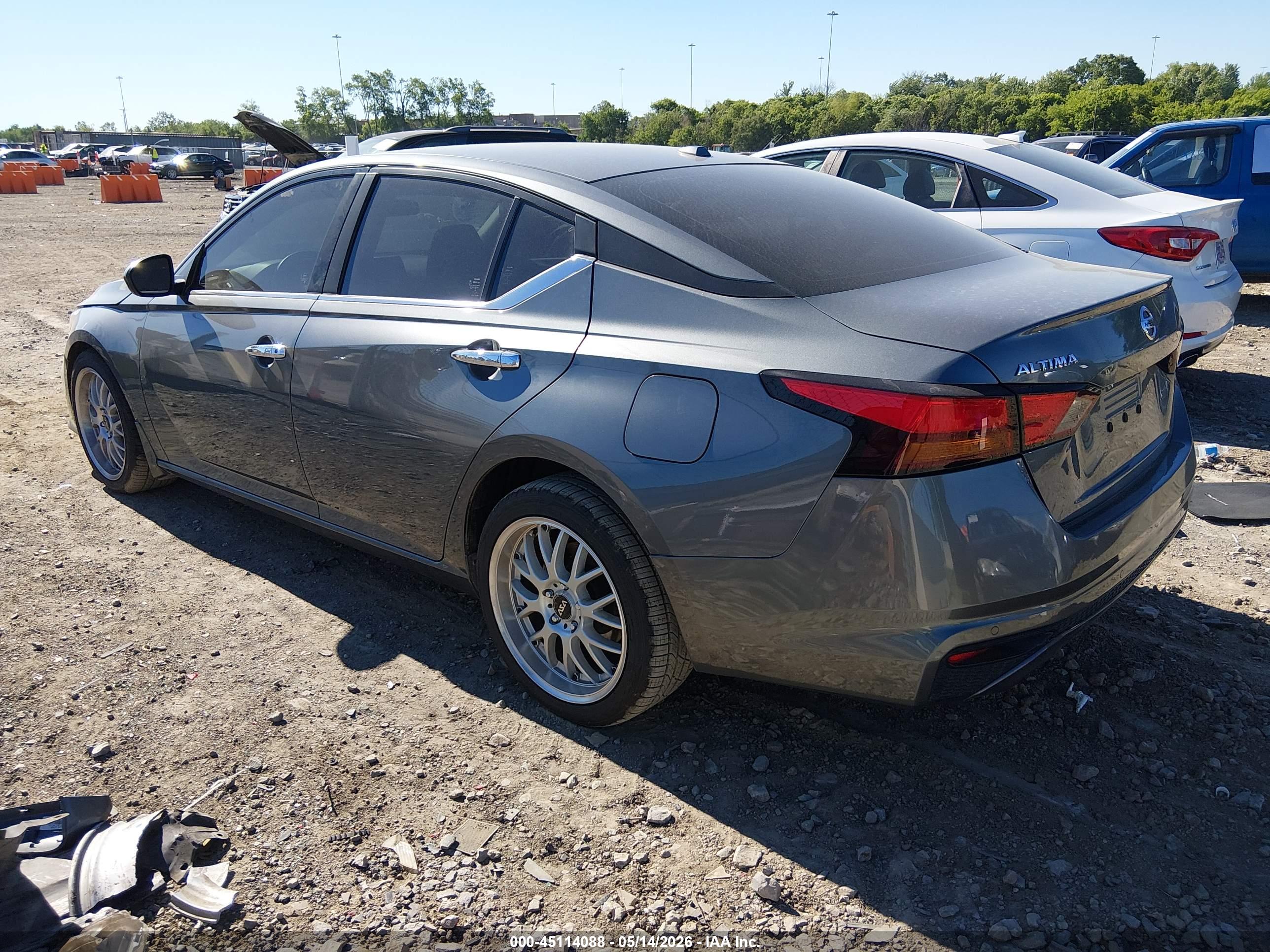 NISSAN ALTIMA image 3