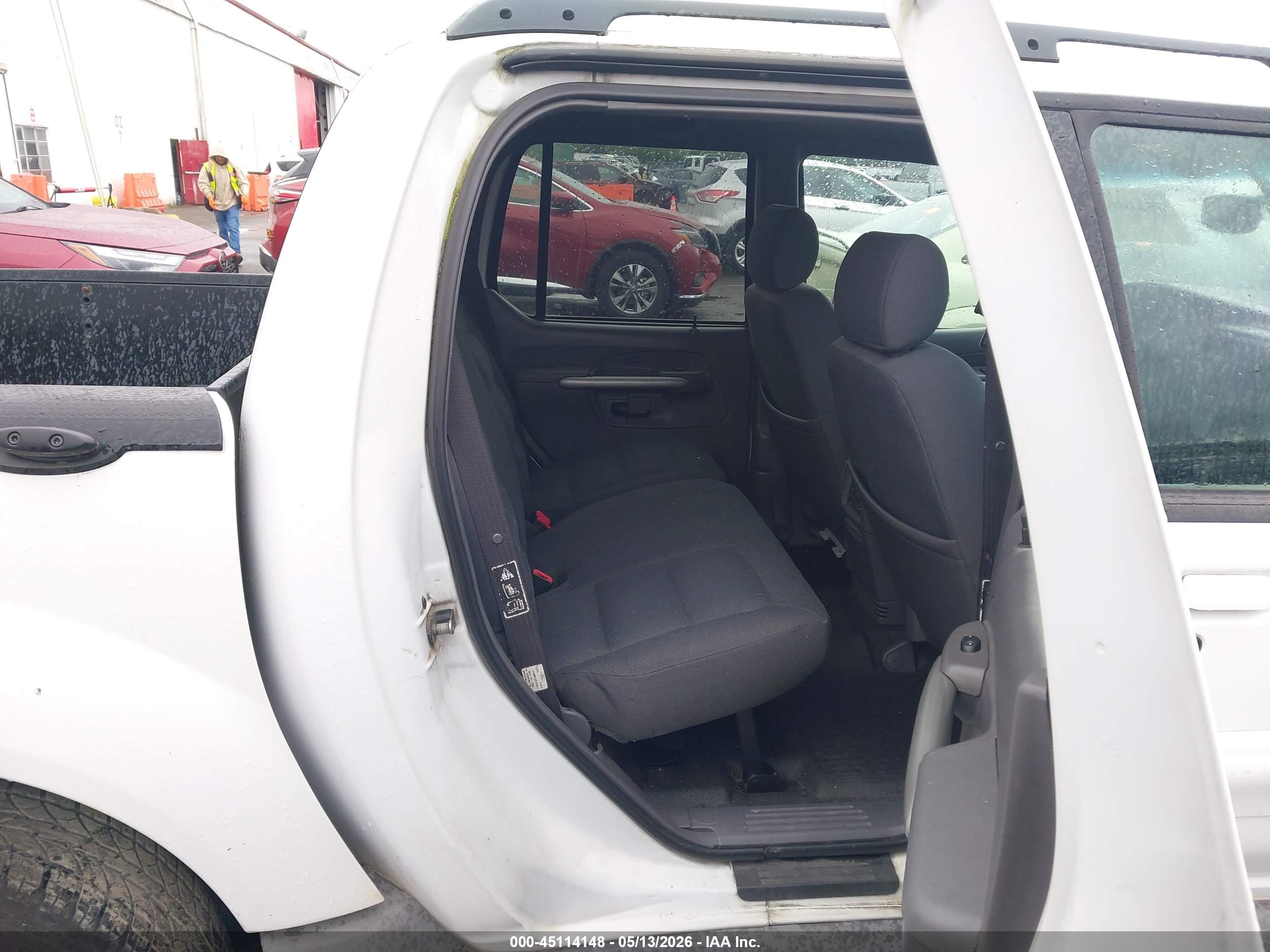 FORD EXPLORER image 8
