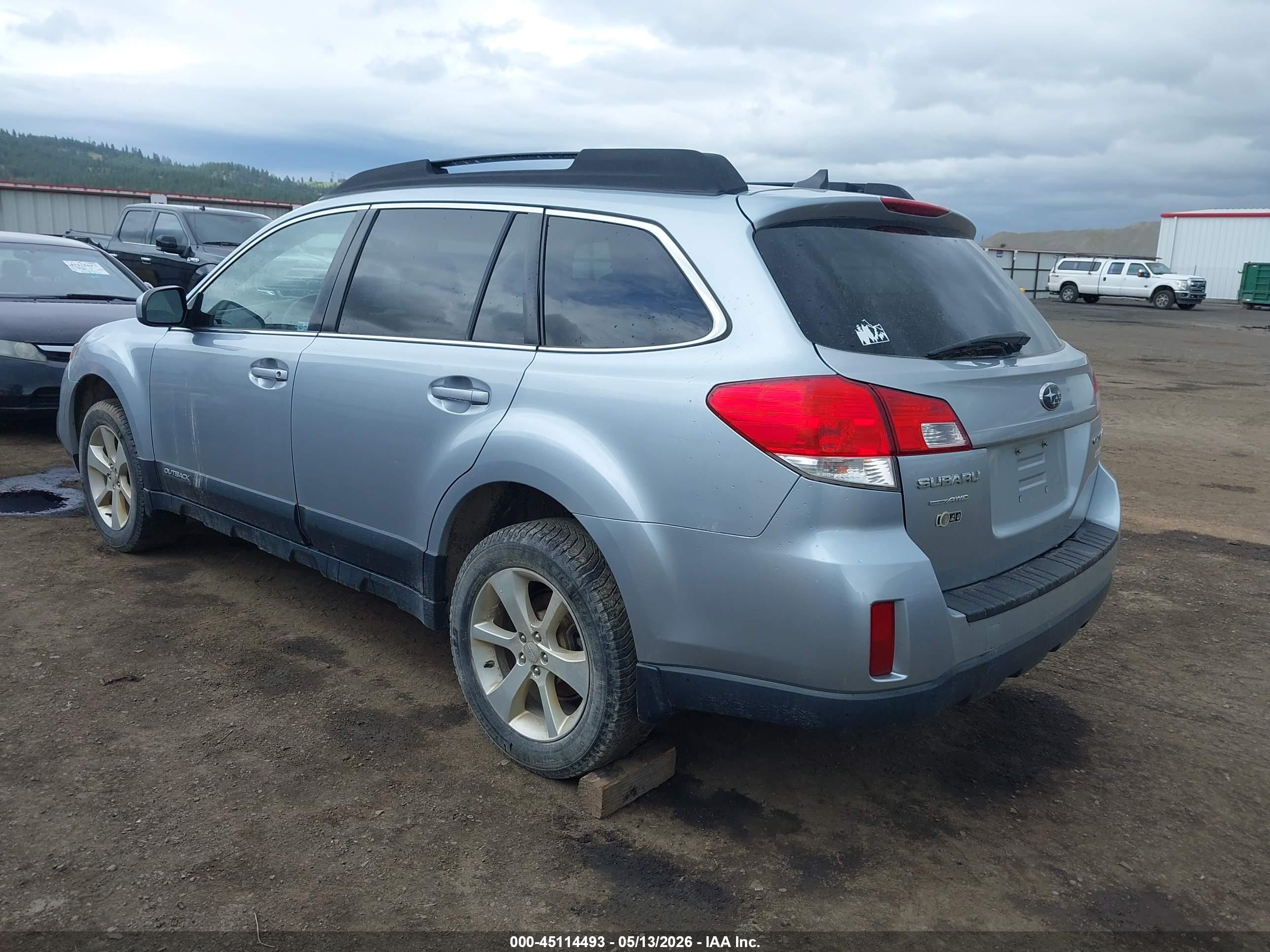 SUBARU OUTBACK image 3