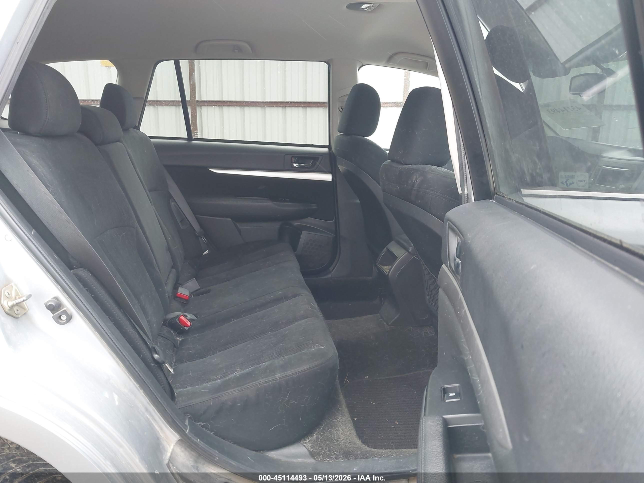 SUBARU OUTBACK image 8