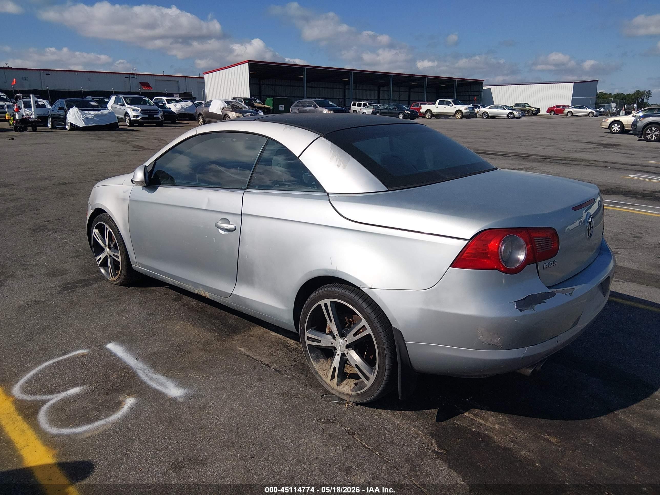 VOLKSWAGEN EOS image 3