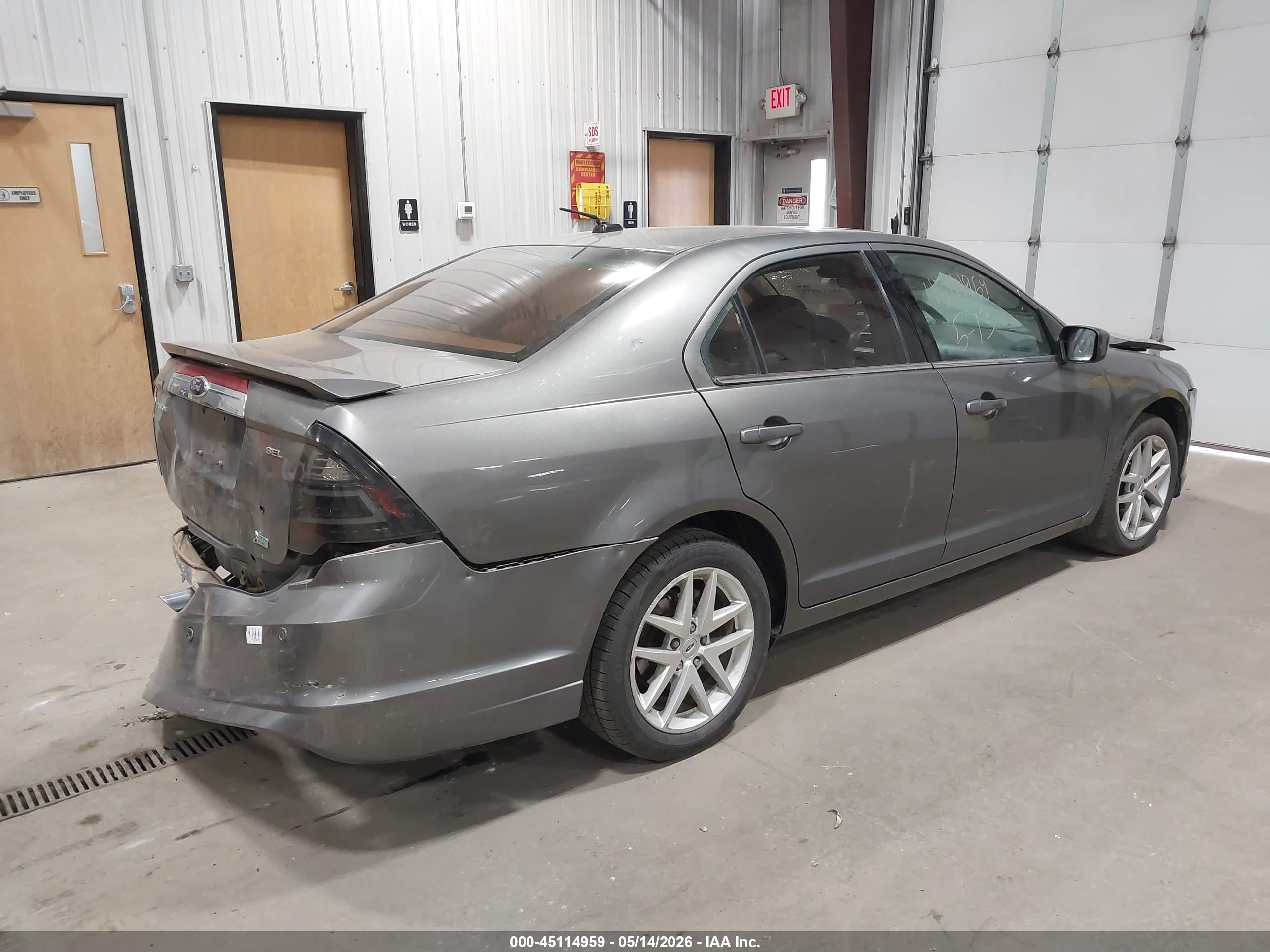 FORD FUSION image 4