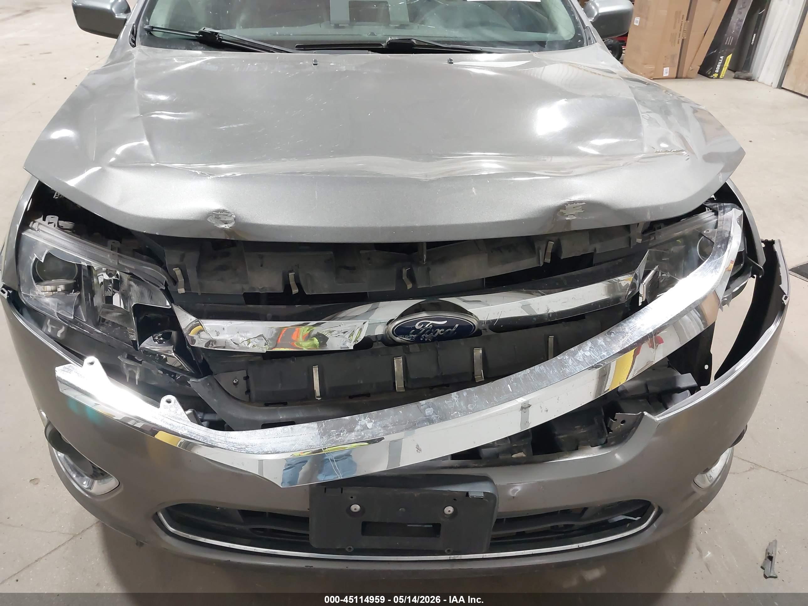 FORD FUSION image 6