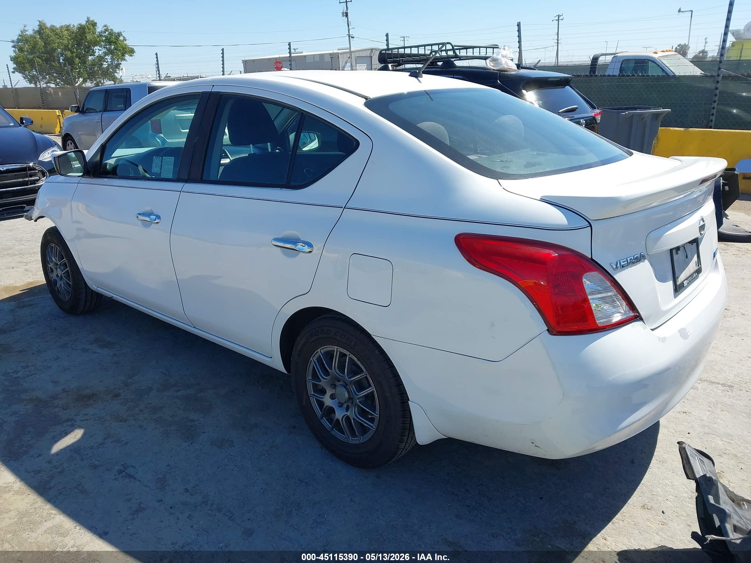 NISSAN VERSA image 3