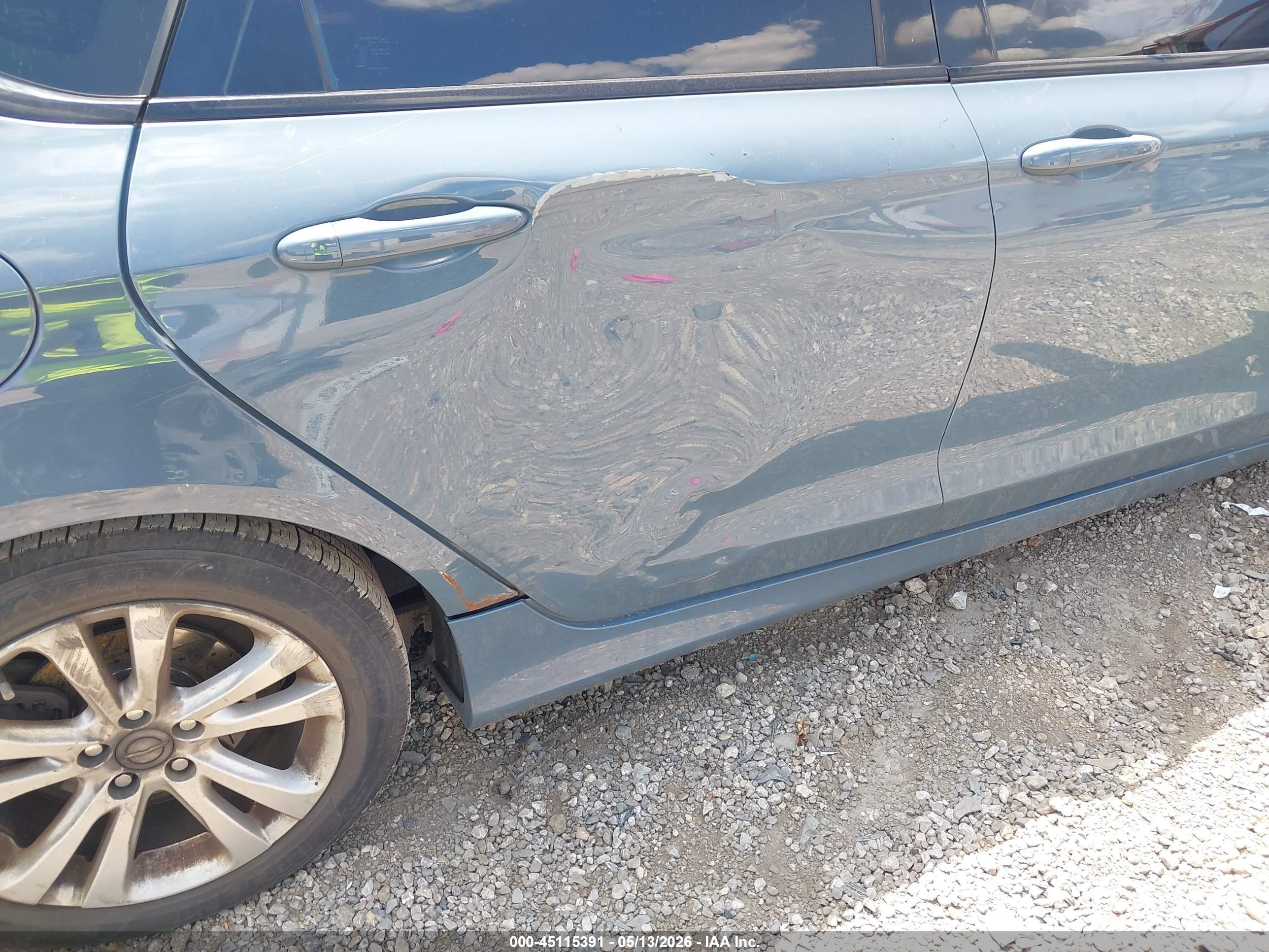 CHRYSLER 200 image 6