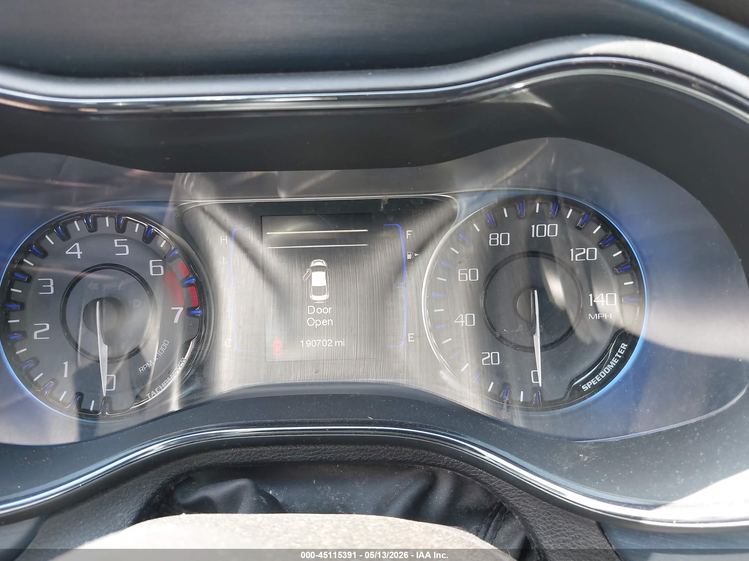 CHRYSLER 200 image 7