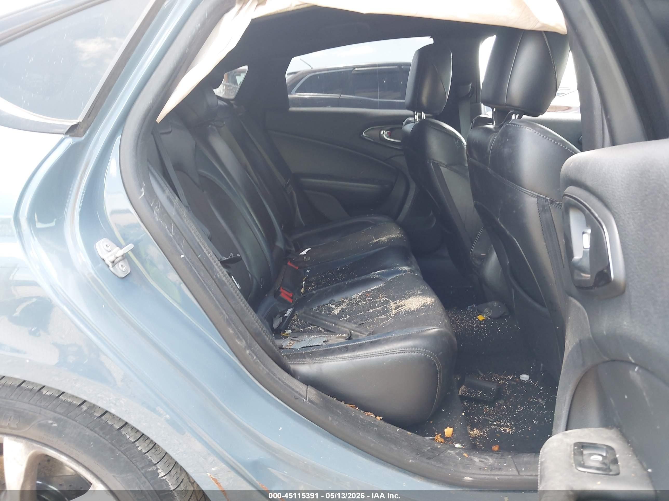 CHRYSLER 200 image 8