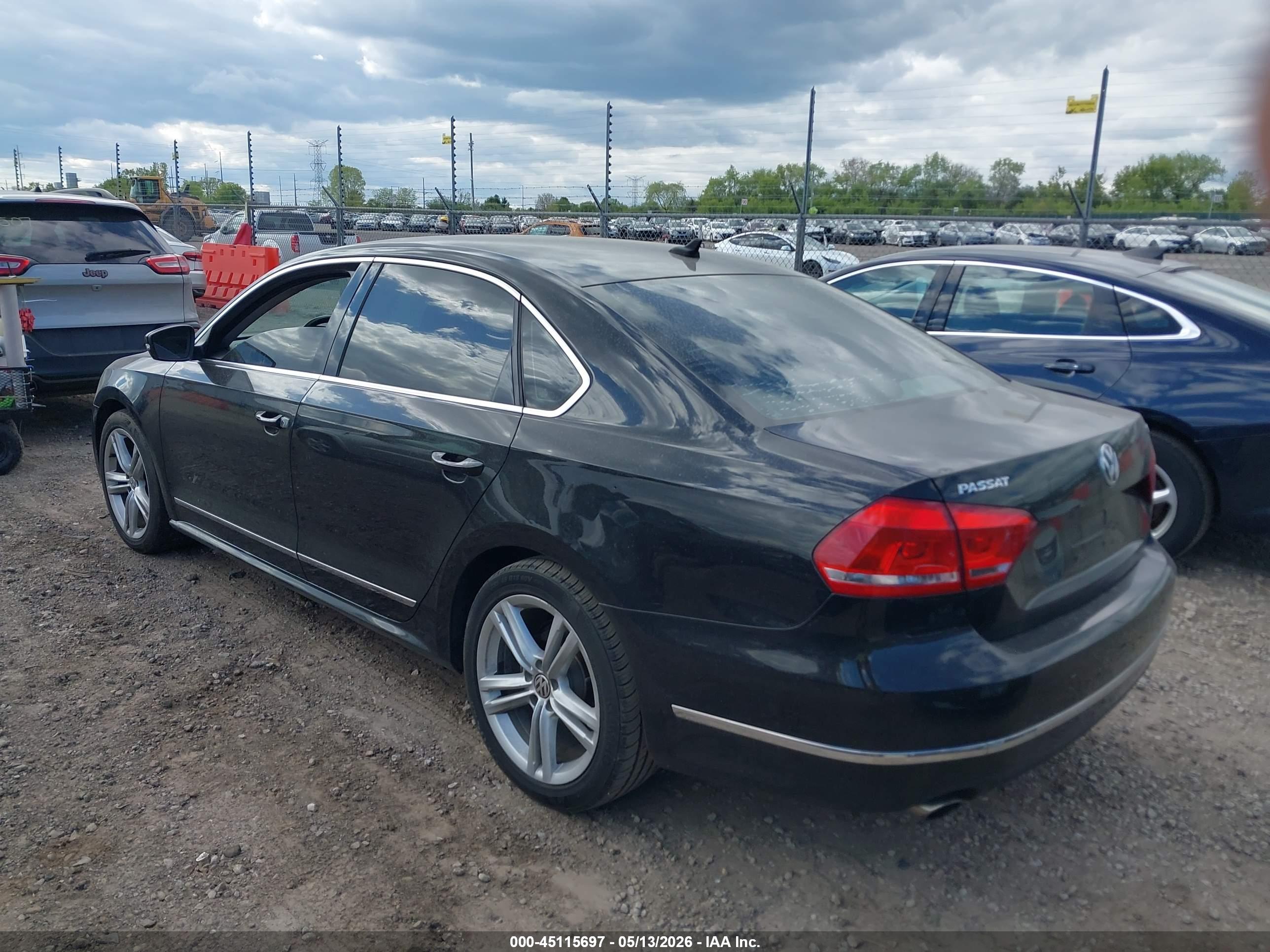 VOLKSWAGEN PASSAT image 3