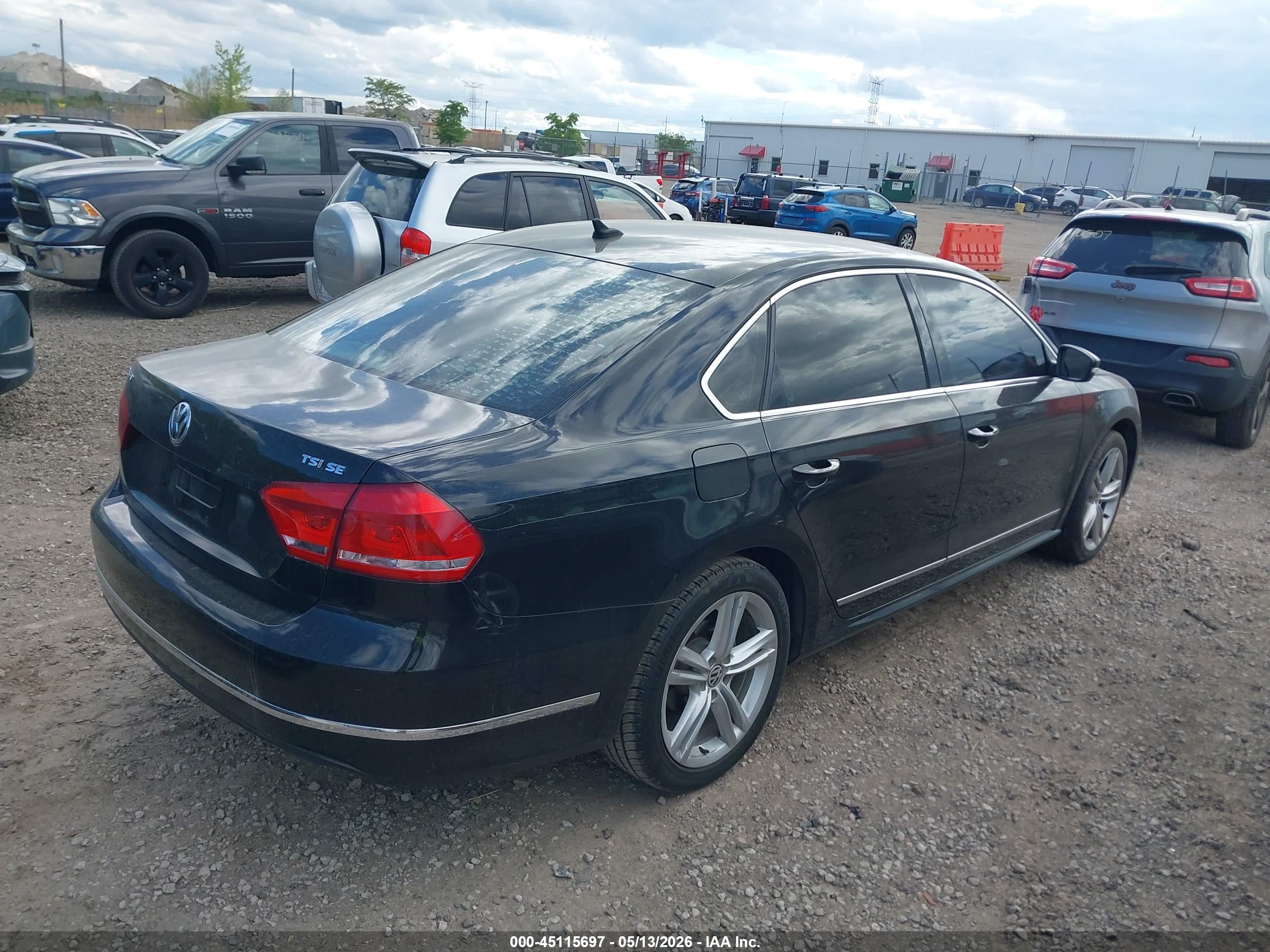 VOLKSWAGEN PASSAT image 4