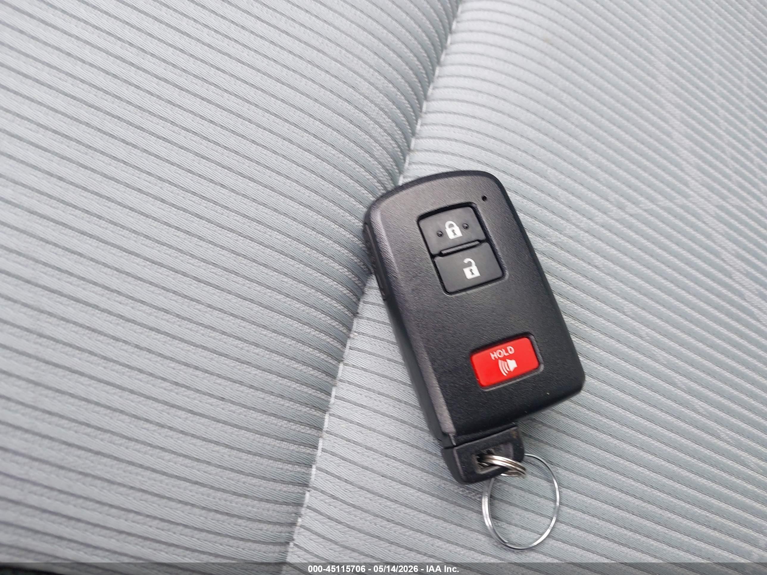 TOYOTA PRIUS image 11