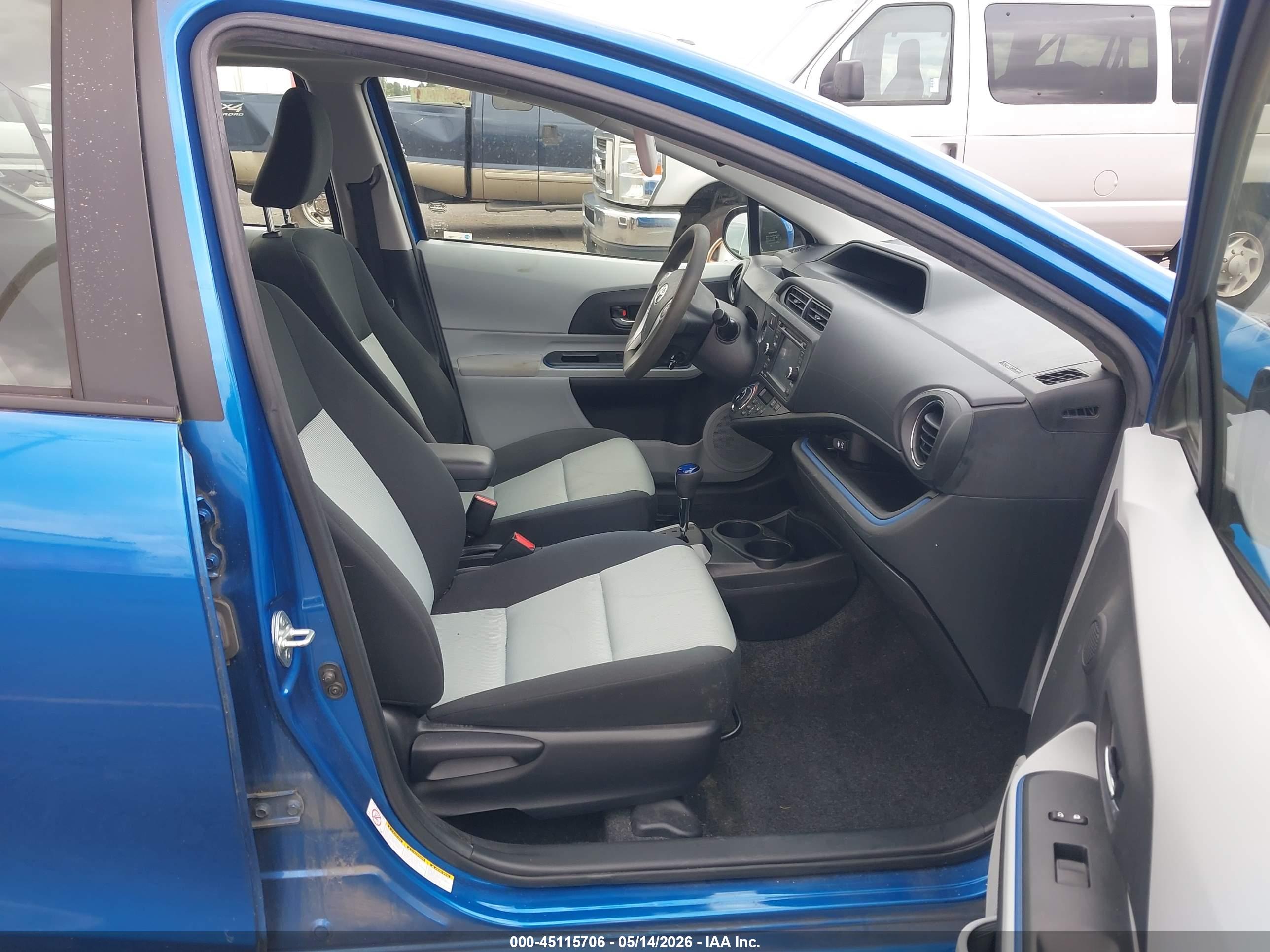 TOYOTA PRIUS image 5