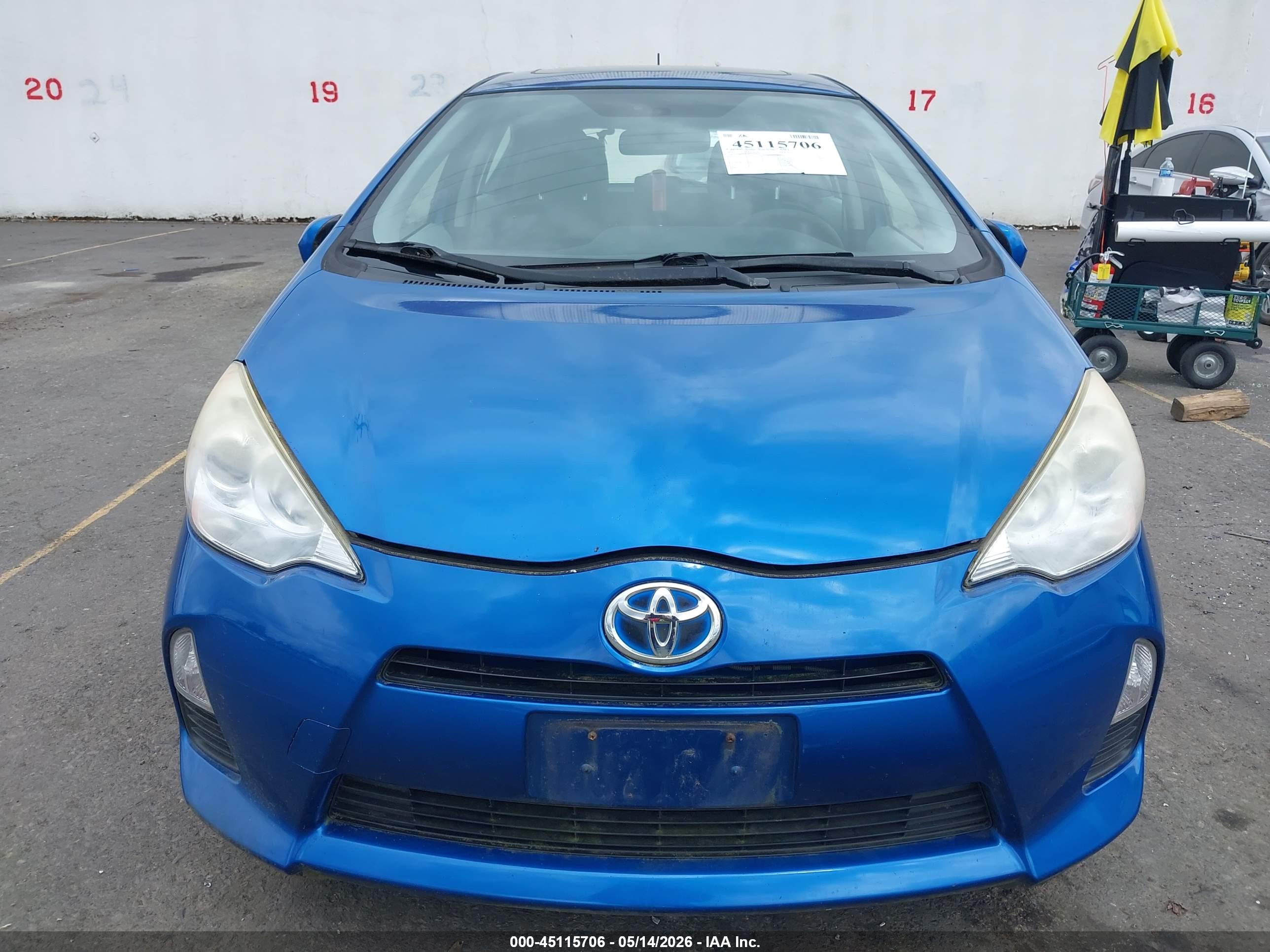 TOYOTA PRIUS image 6