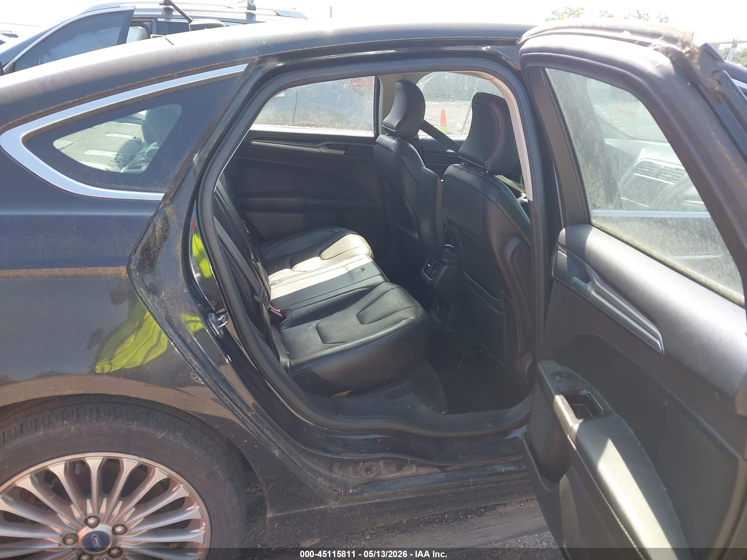 FORD FUSION image 8