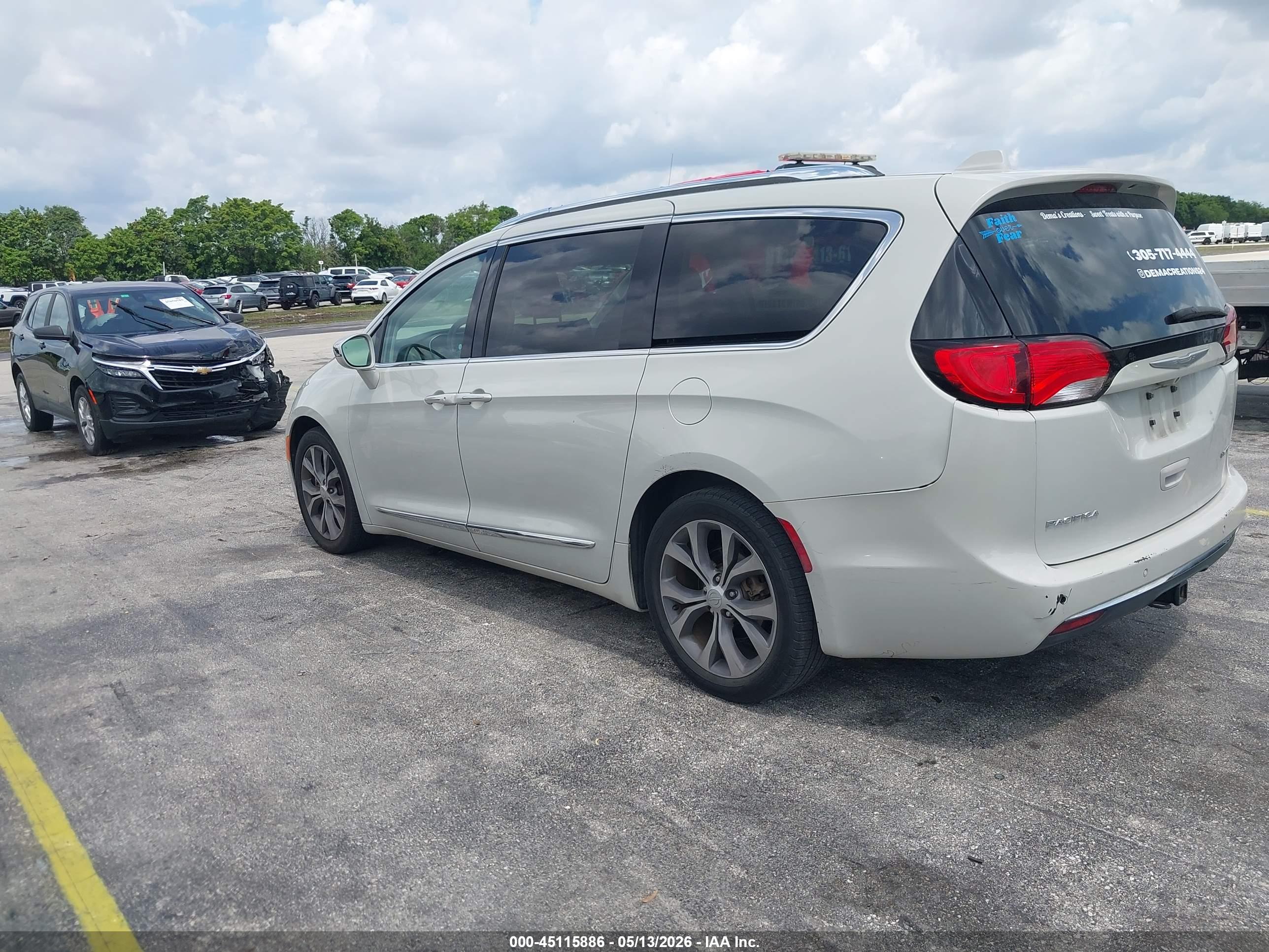 CHRYSLER PACIFICA image 3