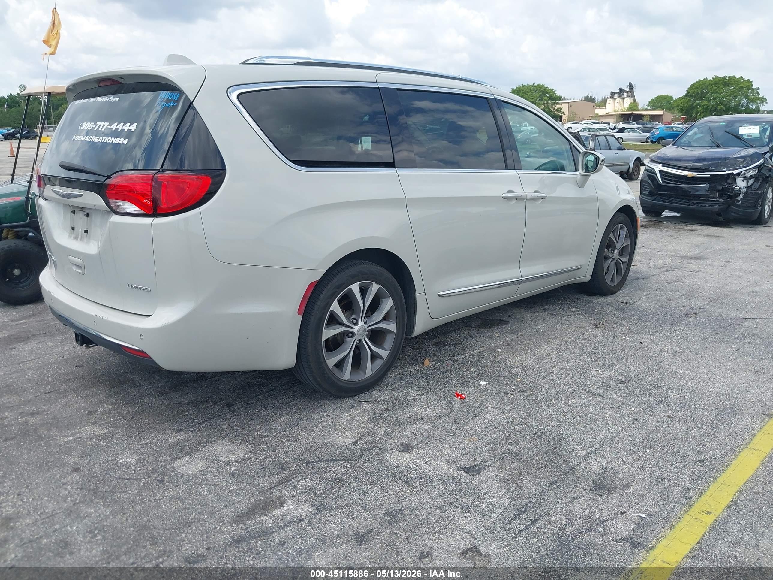 CHRYSLER PACIFICA image 4