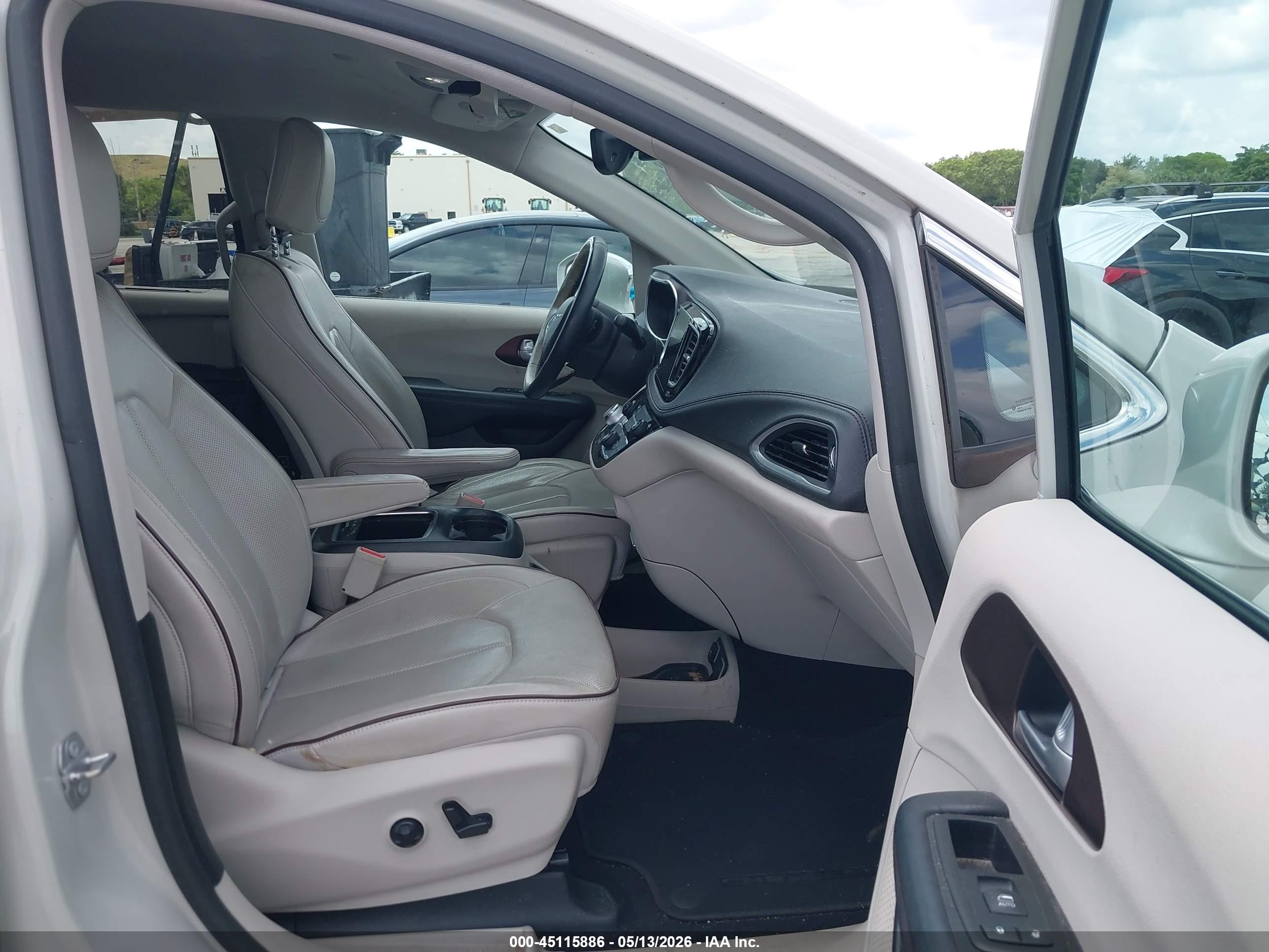CHRYSLER PACIFICA image 5