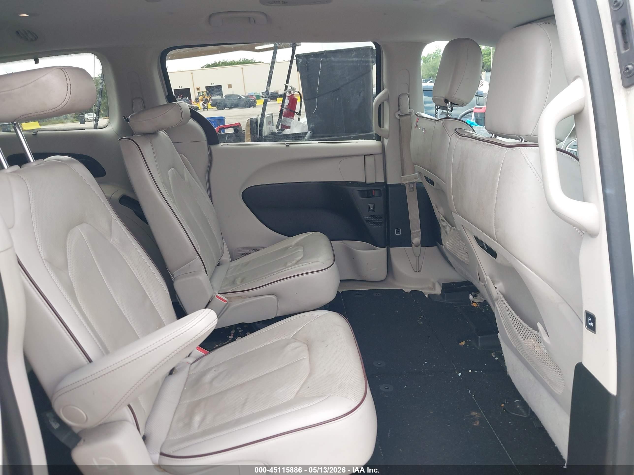 CHRYSLER PACIFICA image 8