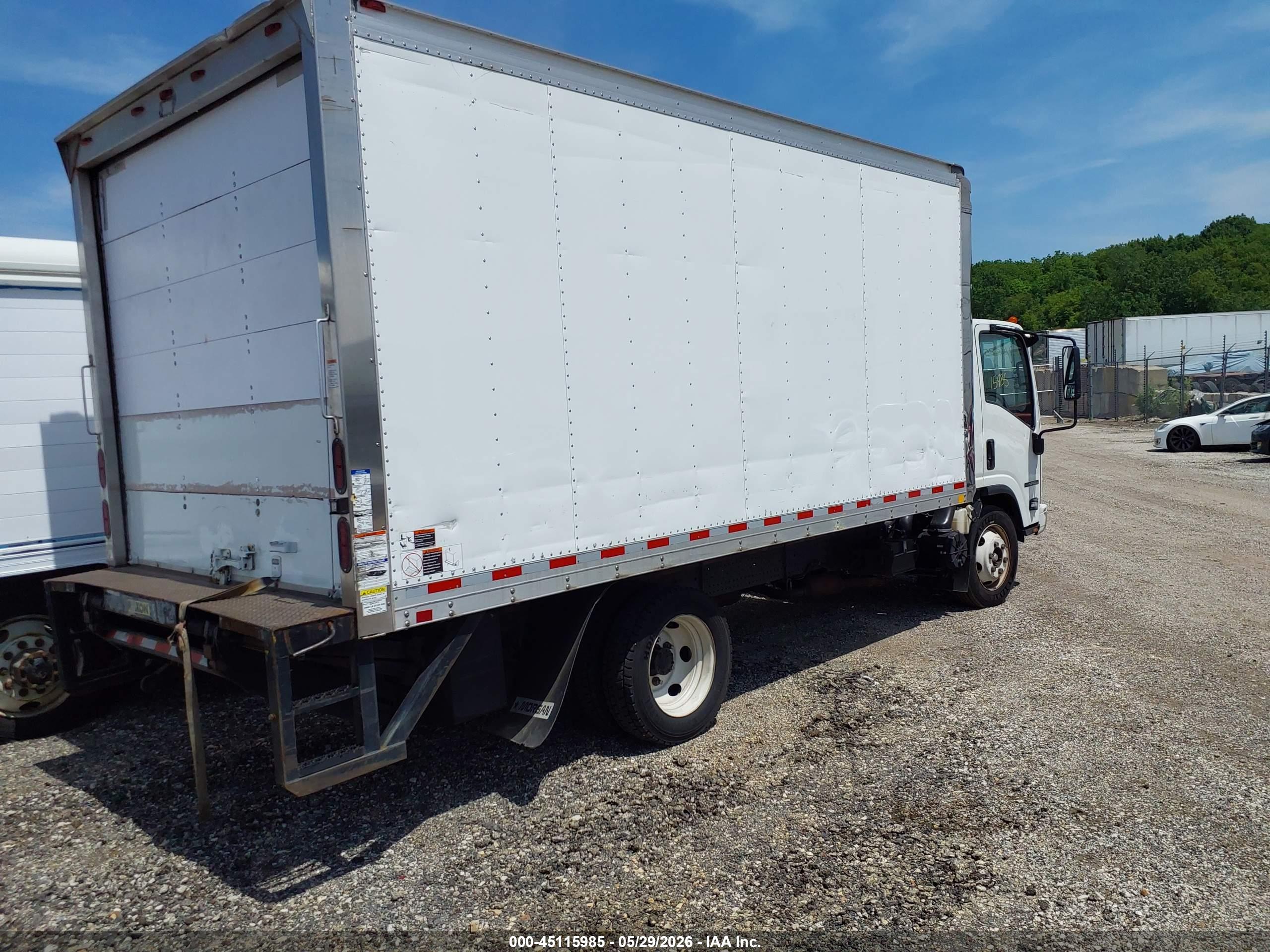 ISUZU NPR image 4