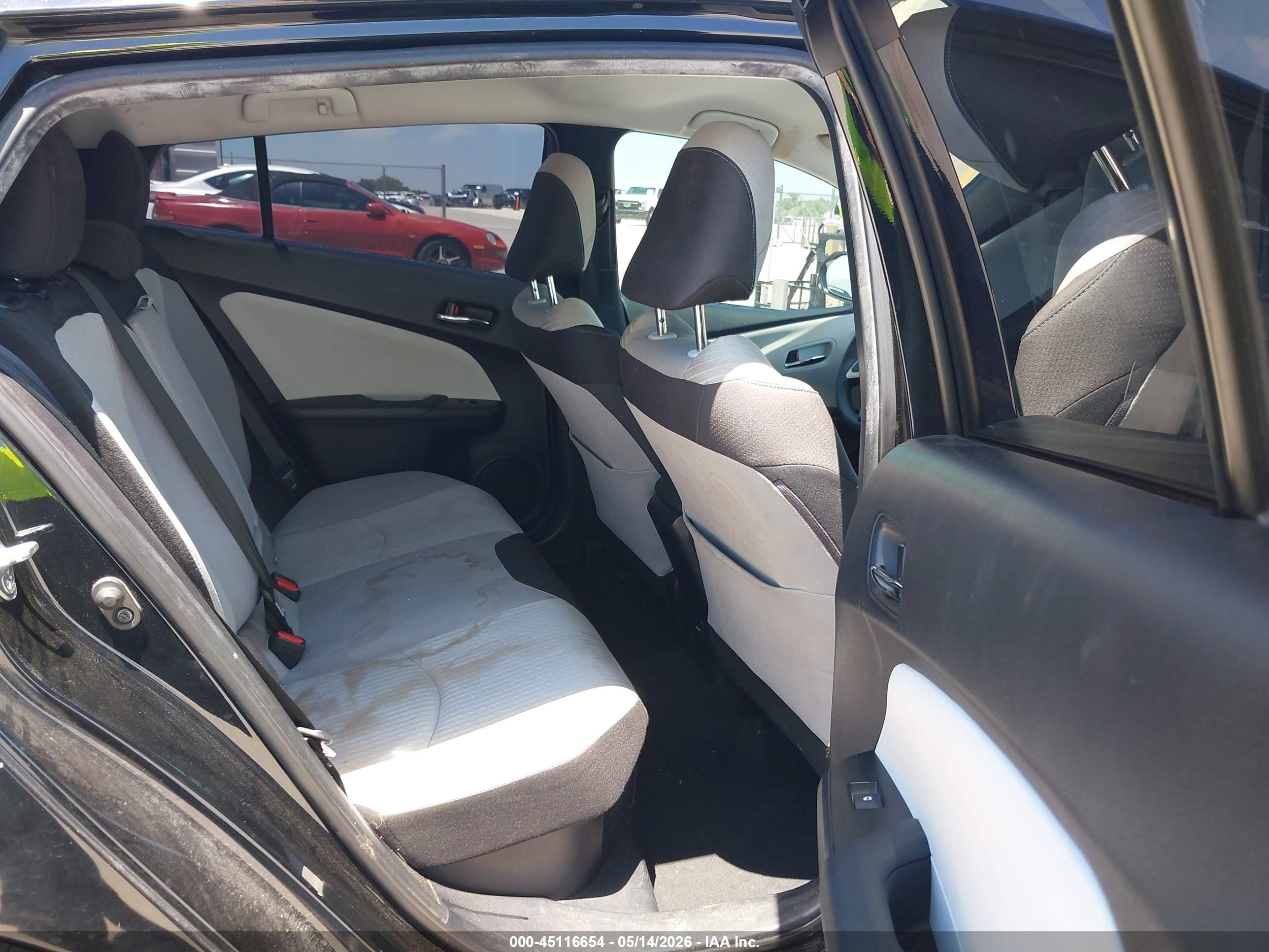 TOYOTA PRIUS image 8