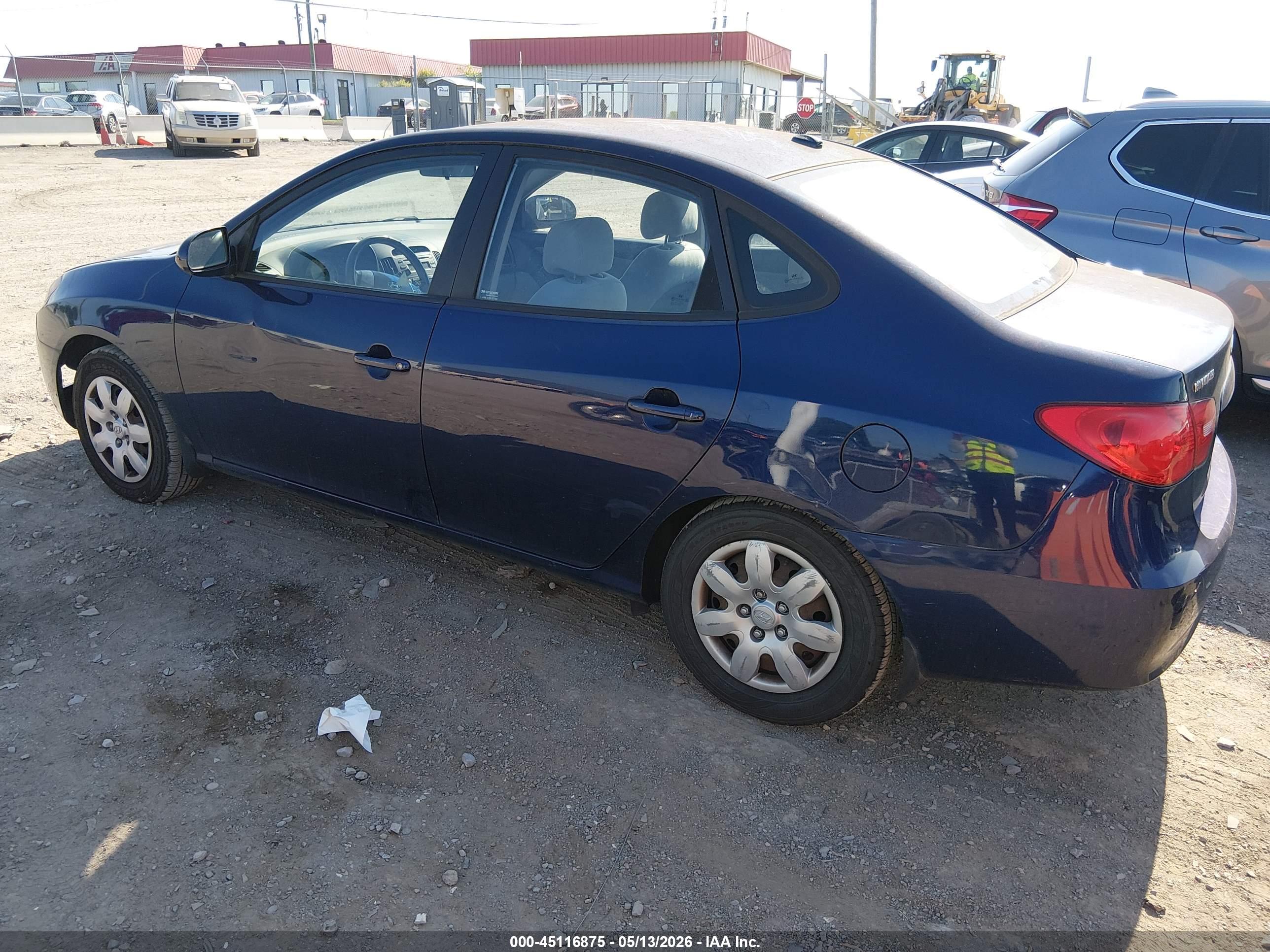 HYUNDAI ELANTRA image 3