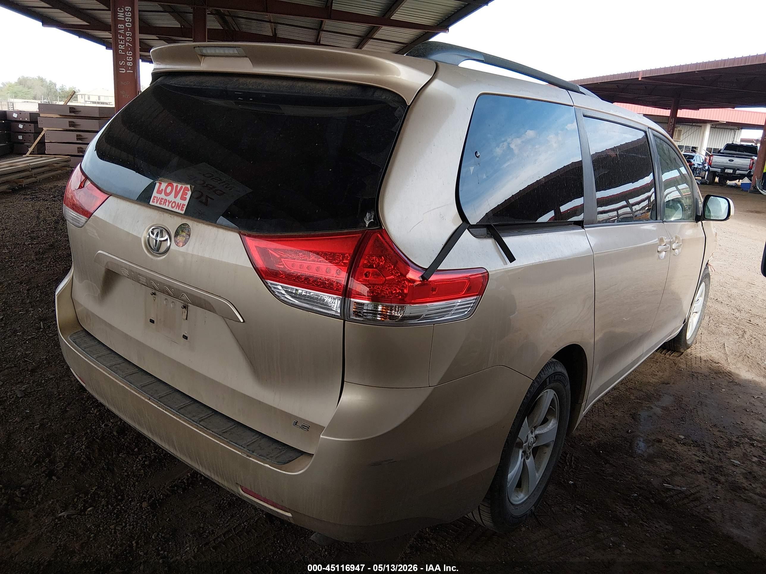 TOYOTA SIENNA image 4