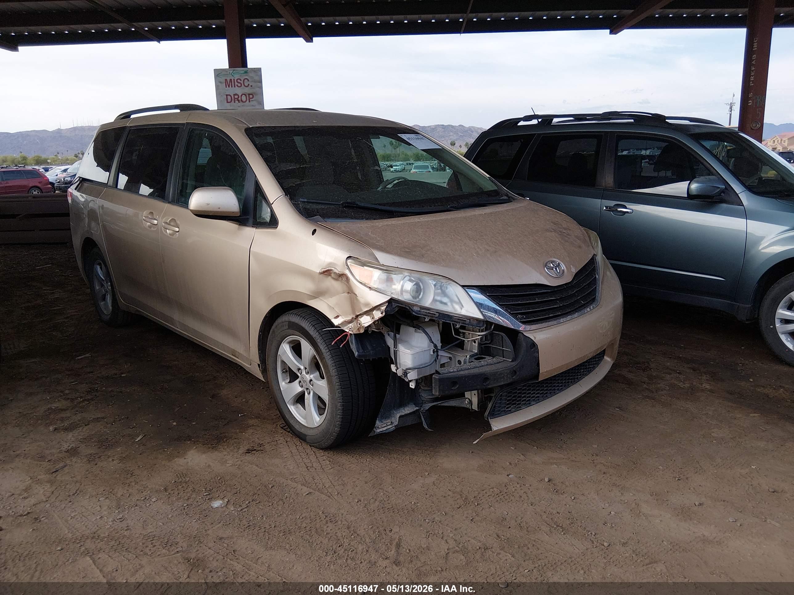 TOYOTA SIENNA image 6