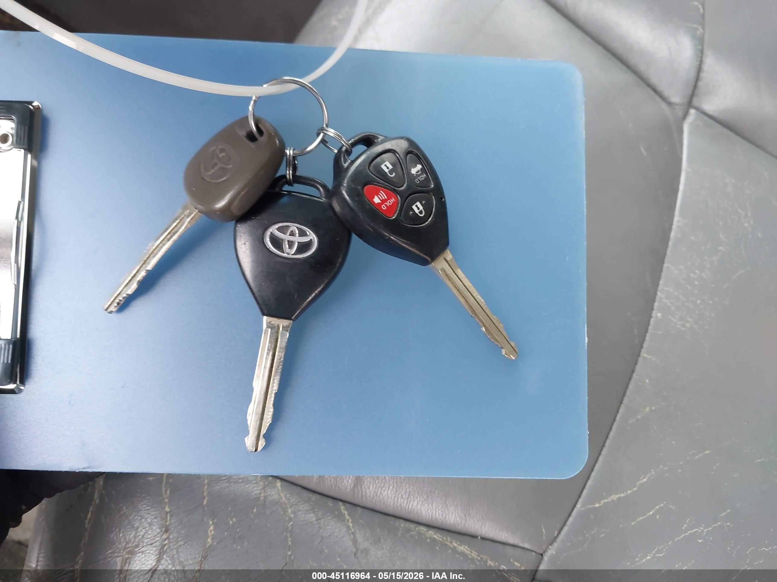 TOYOTA AVALON image 11