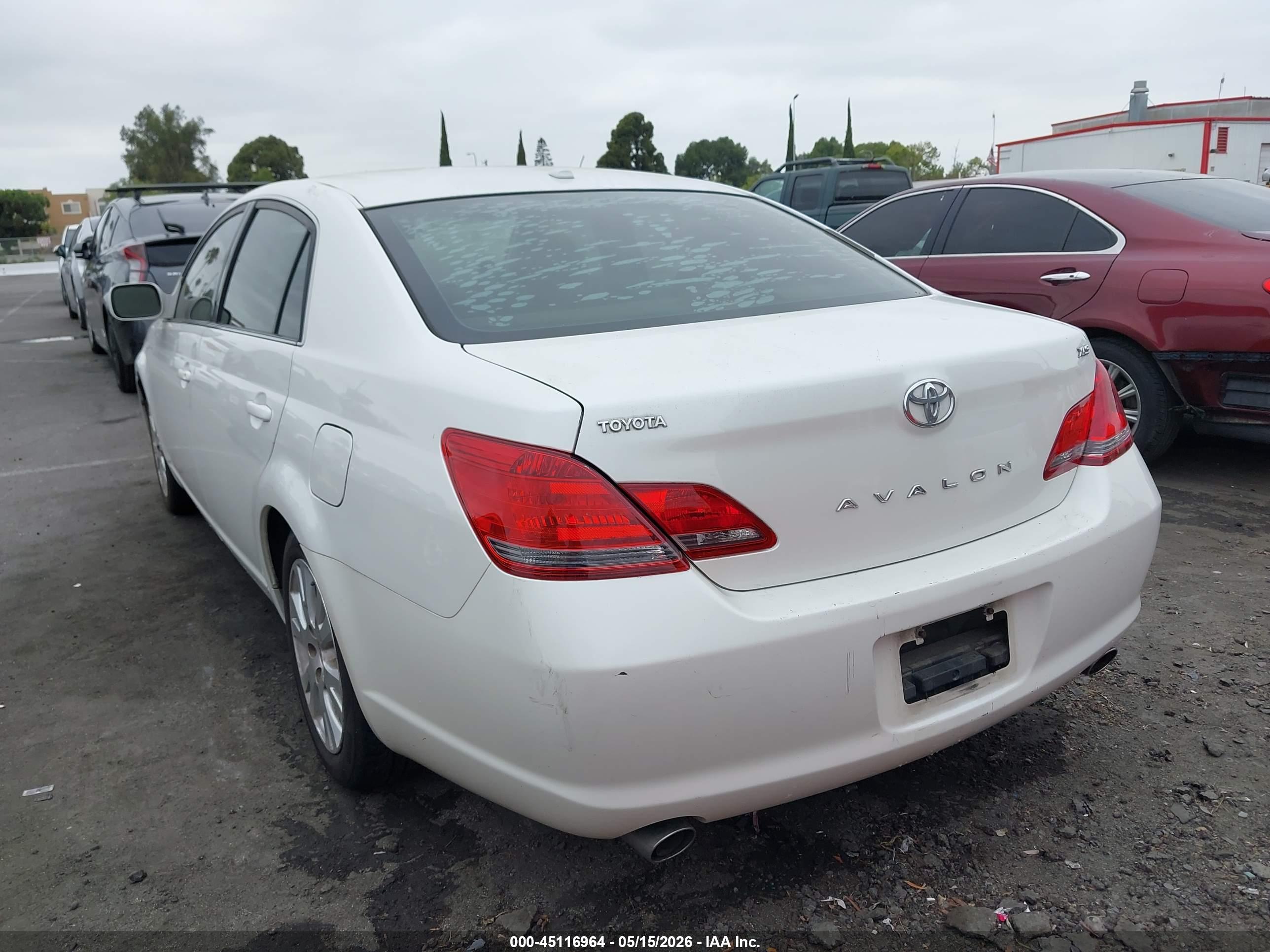TOYOTA AVALON image 3