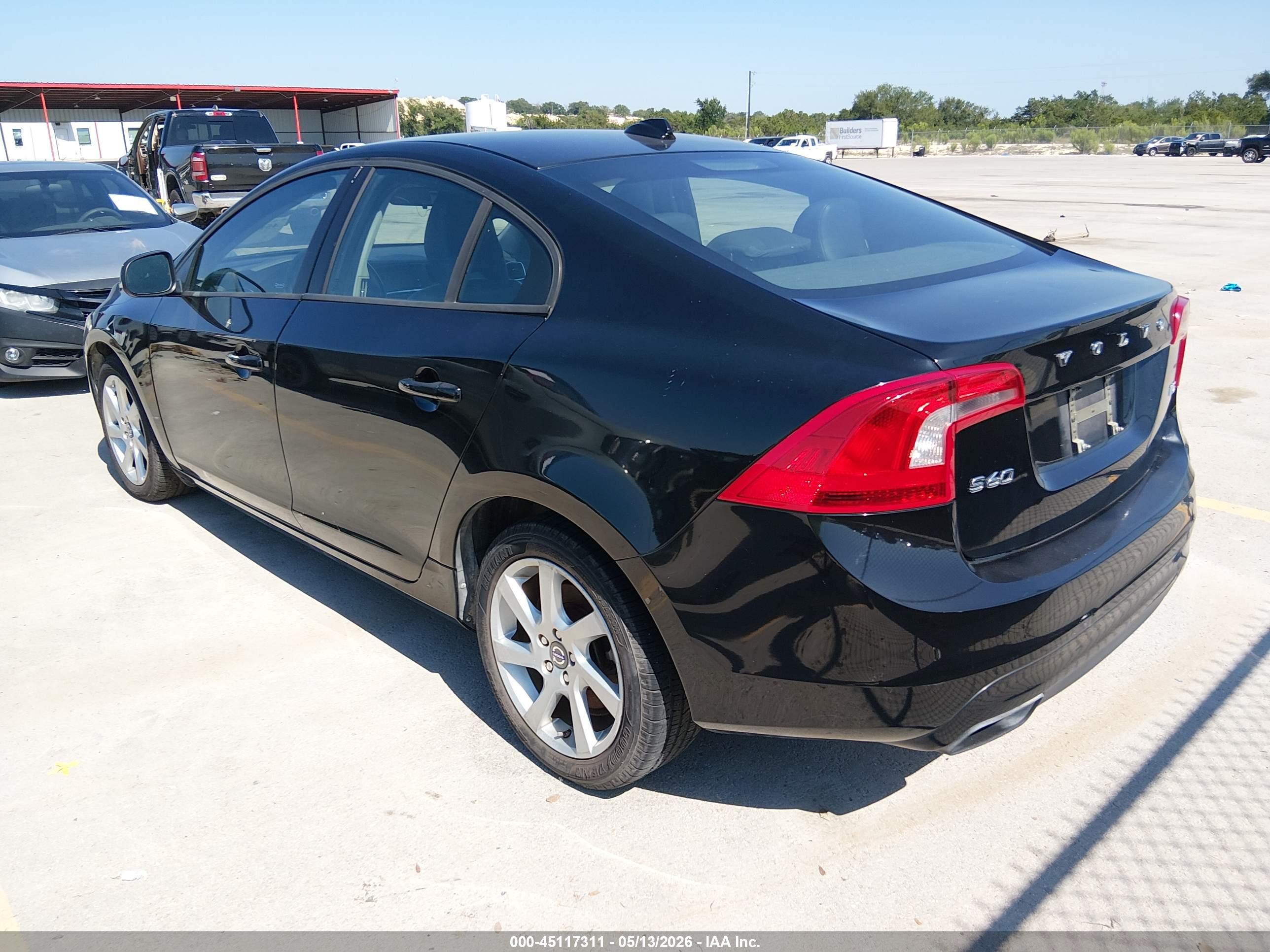 VOLVO S60 image 3