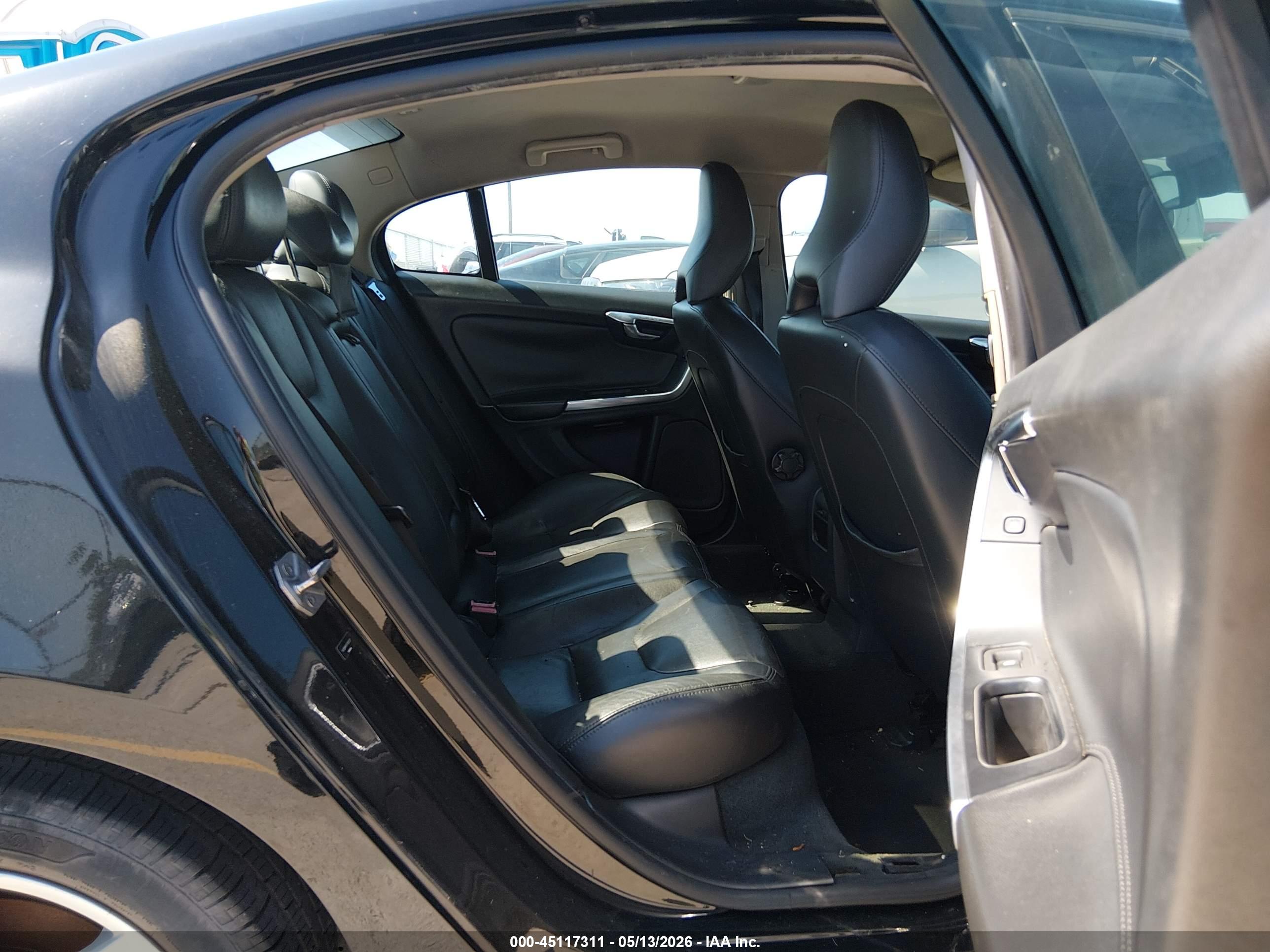 VOLVO S60 image 8