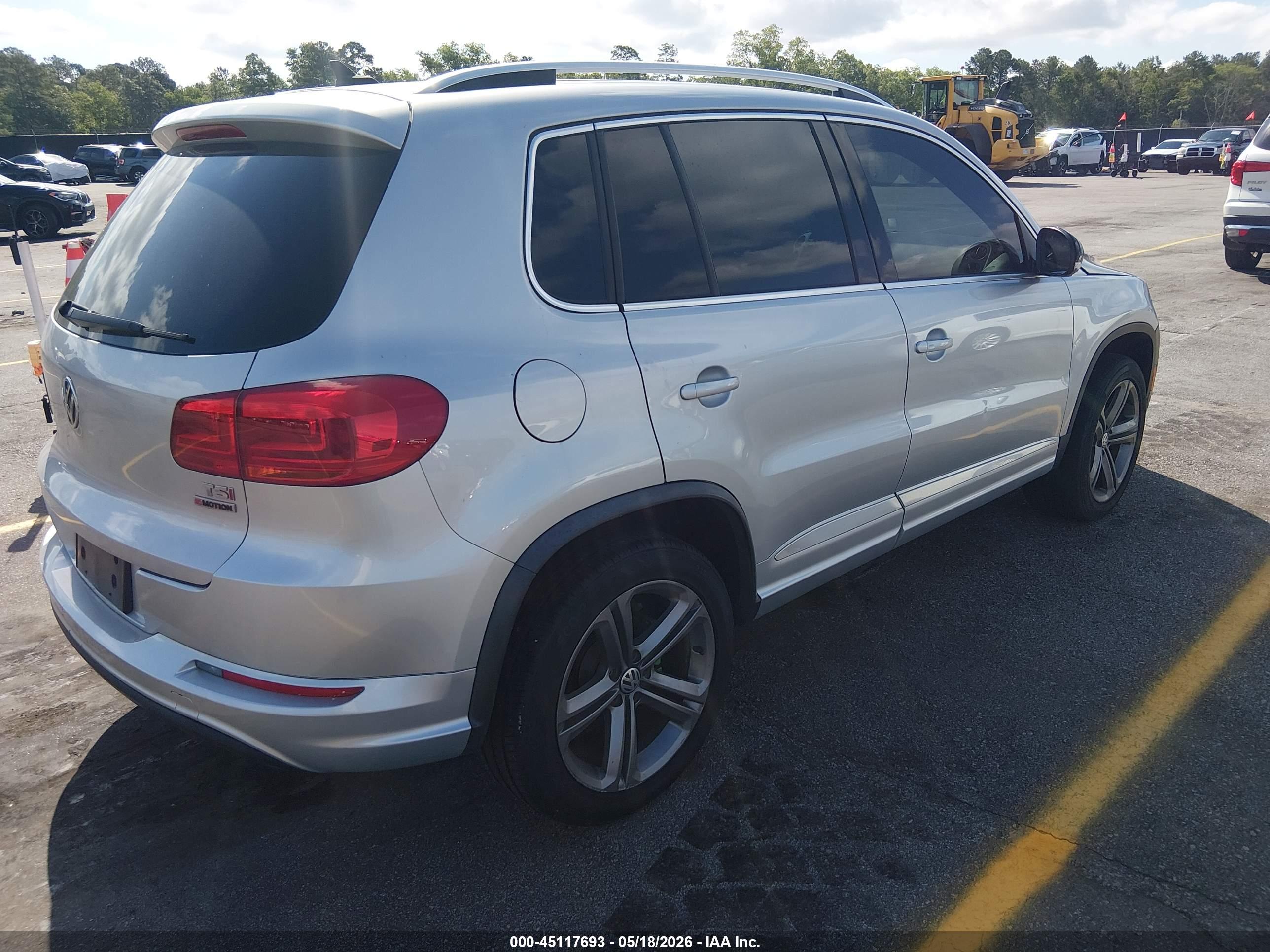 VOLKSWAGEN TIGUAN image 4
