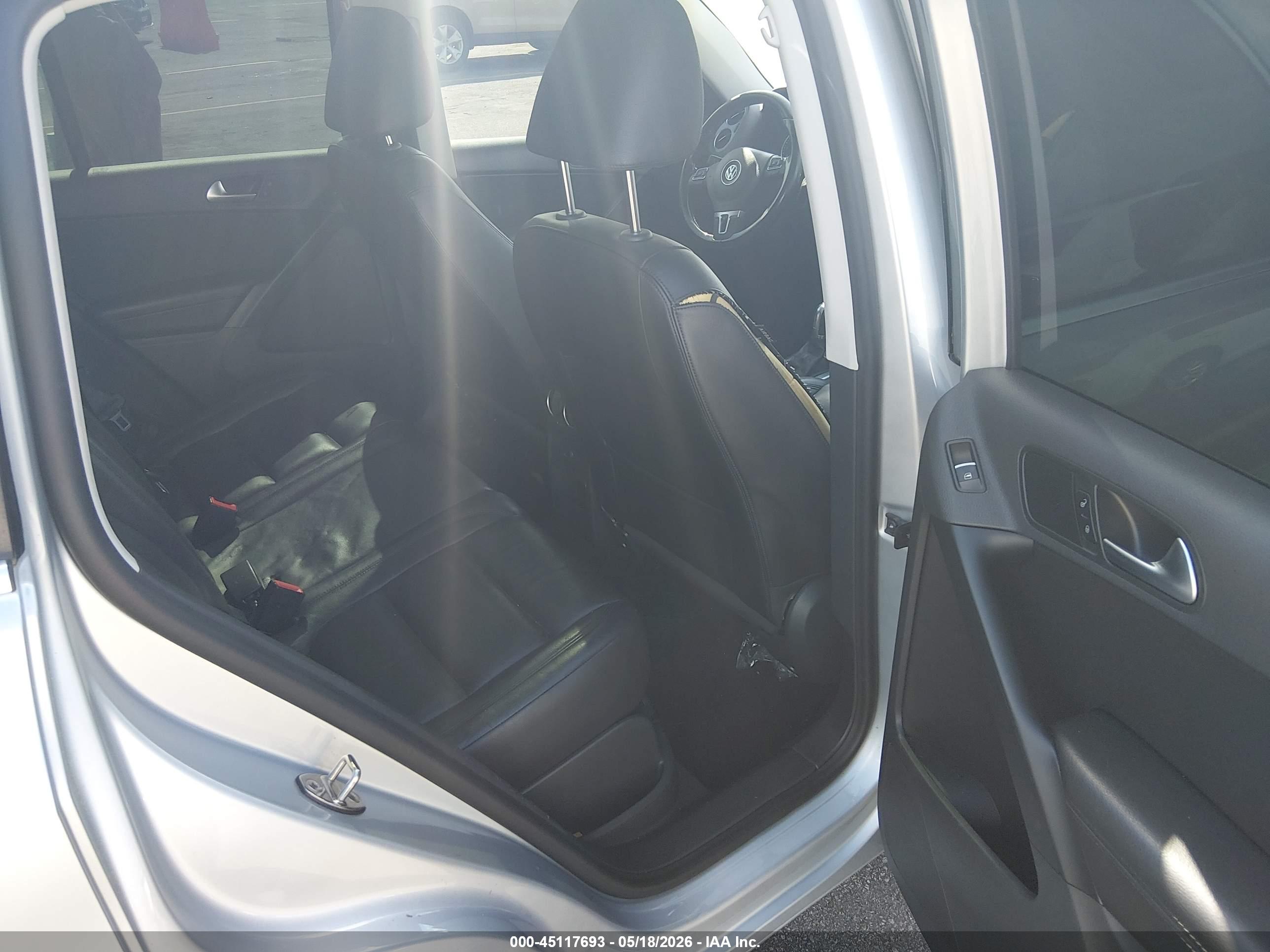 VOLKSWAGEN TIGUAN image 8