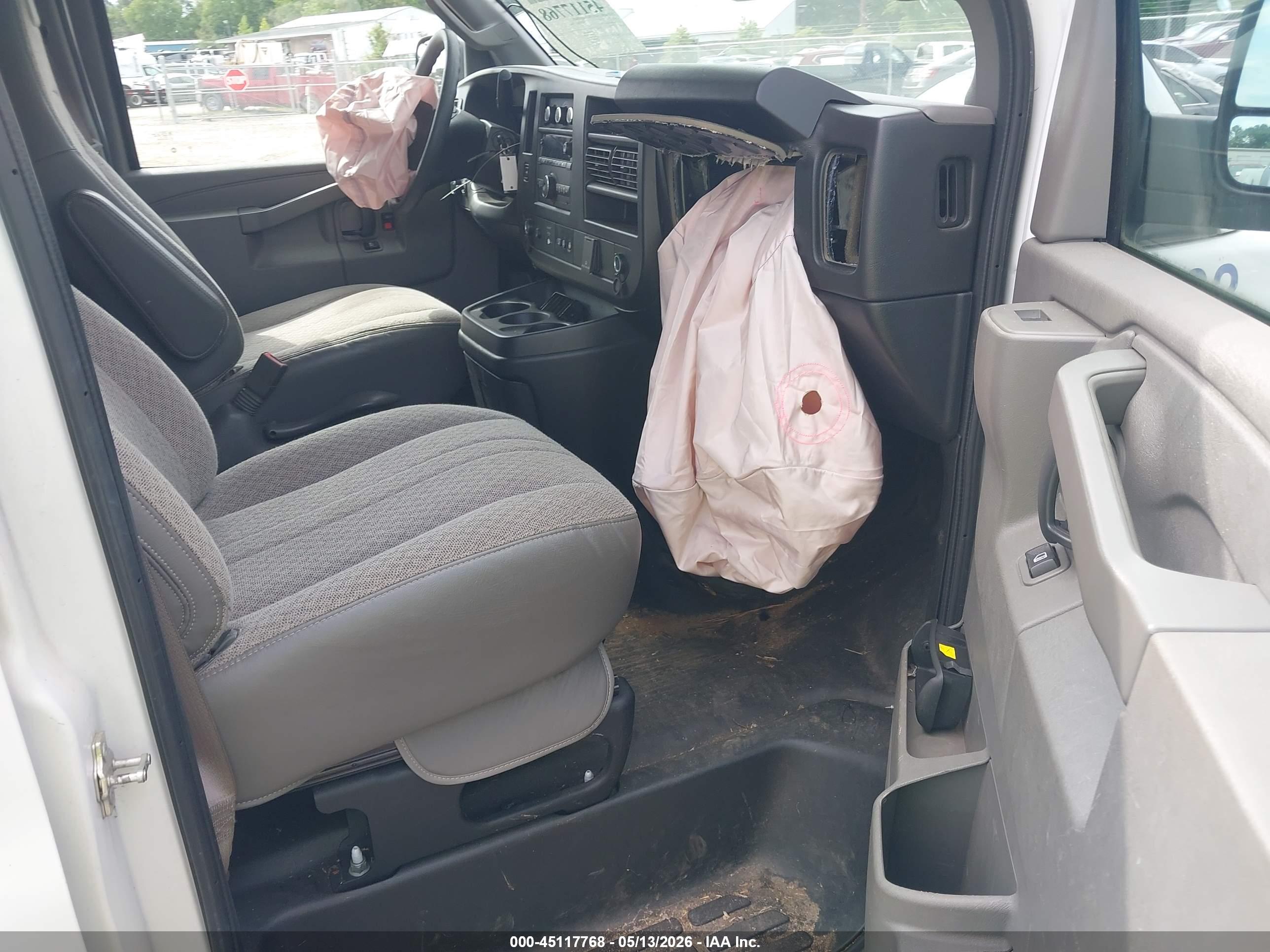 GMC SAVANA image 5
