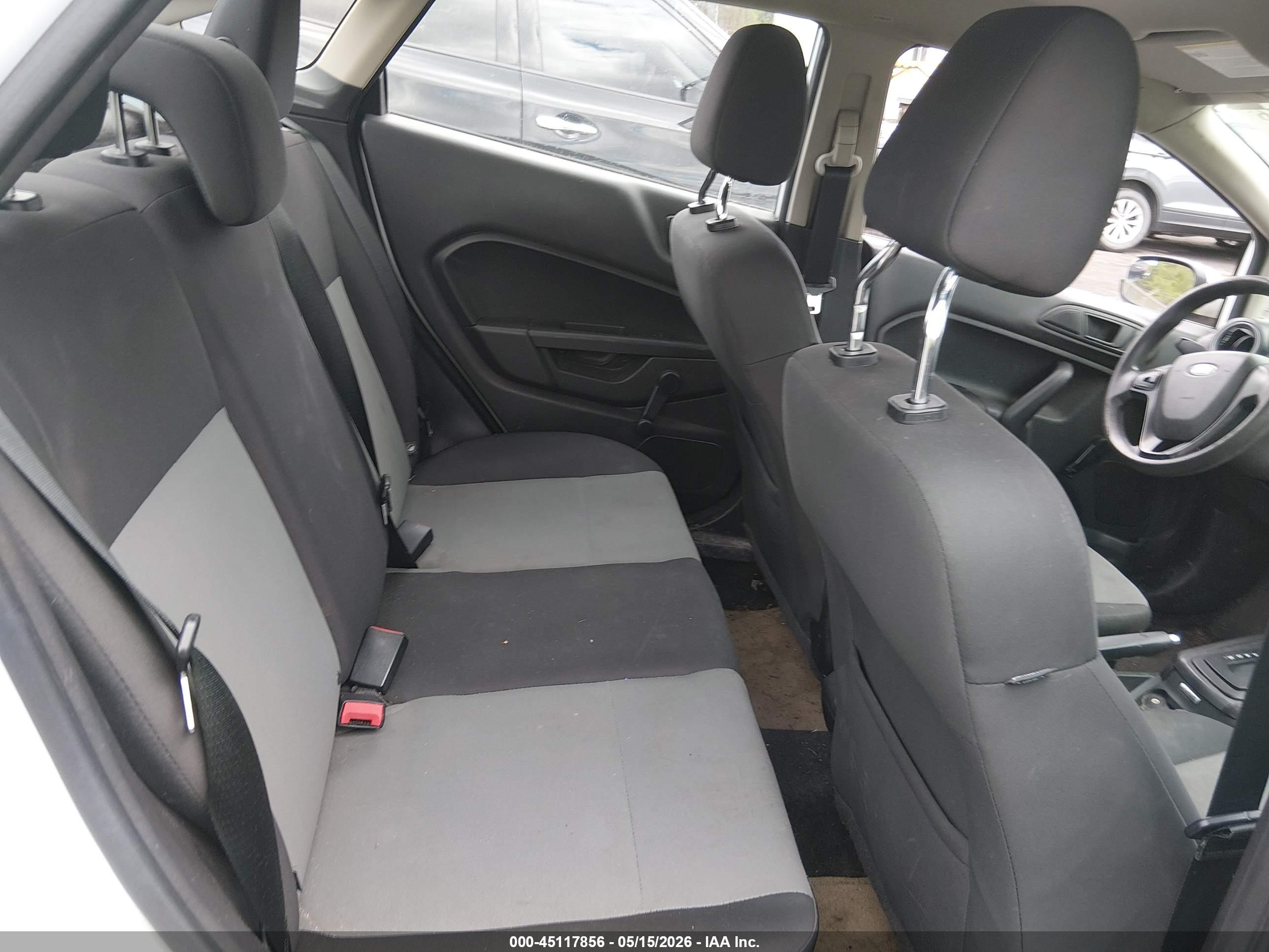 FORD FIESTA image 8