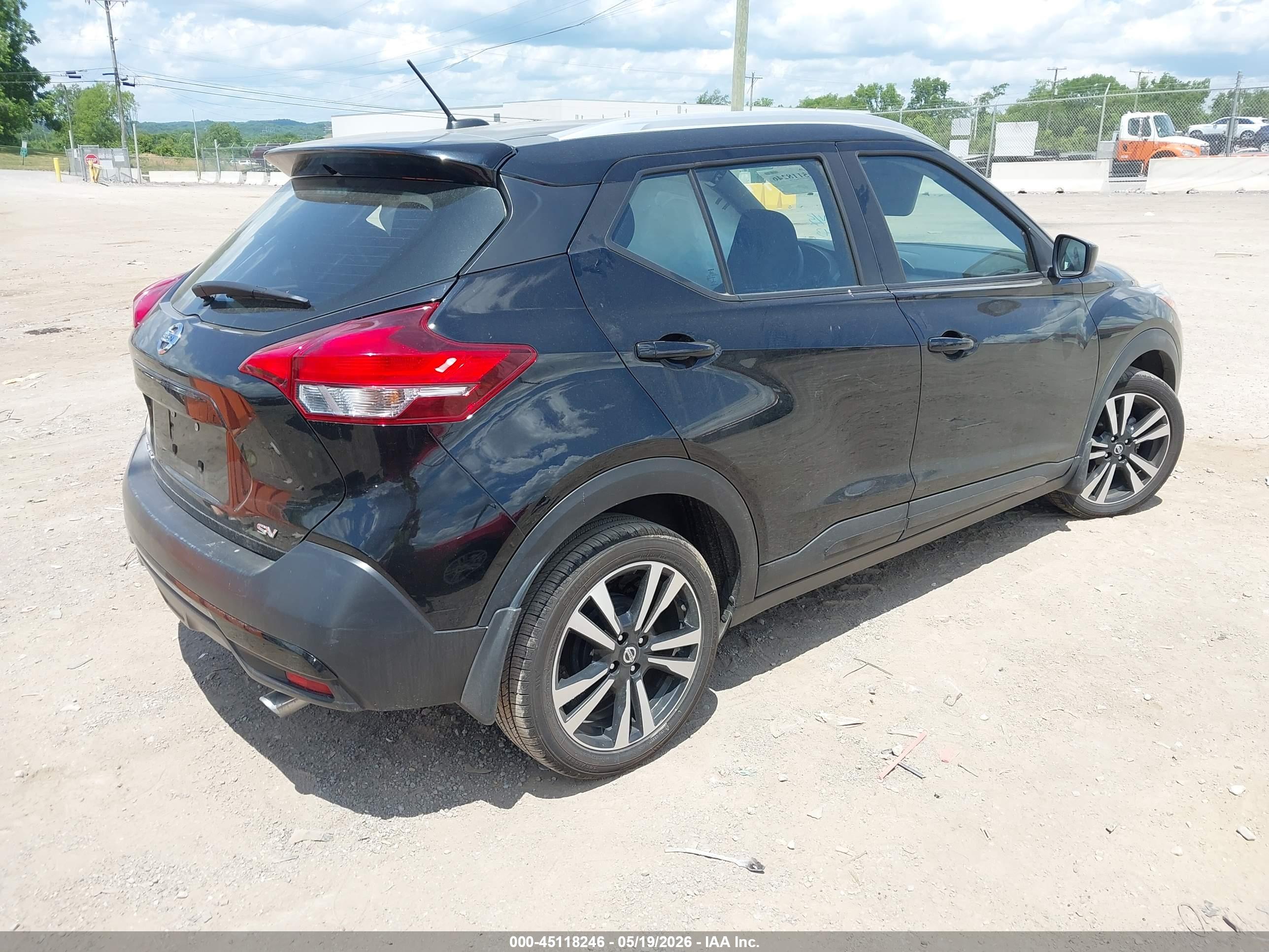 NISSAN KICKS image 4