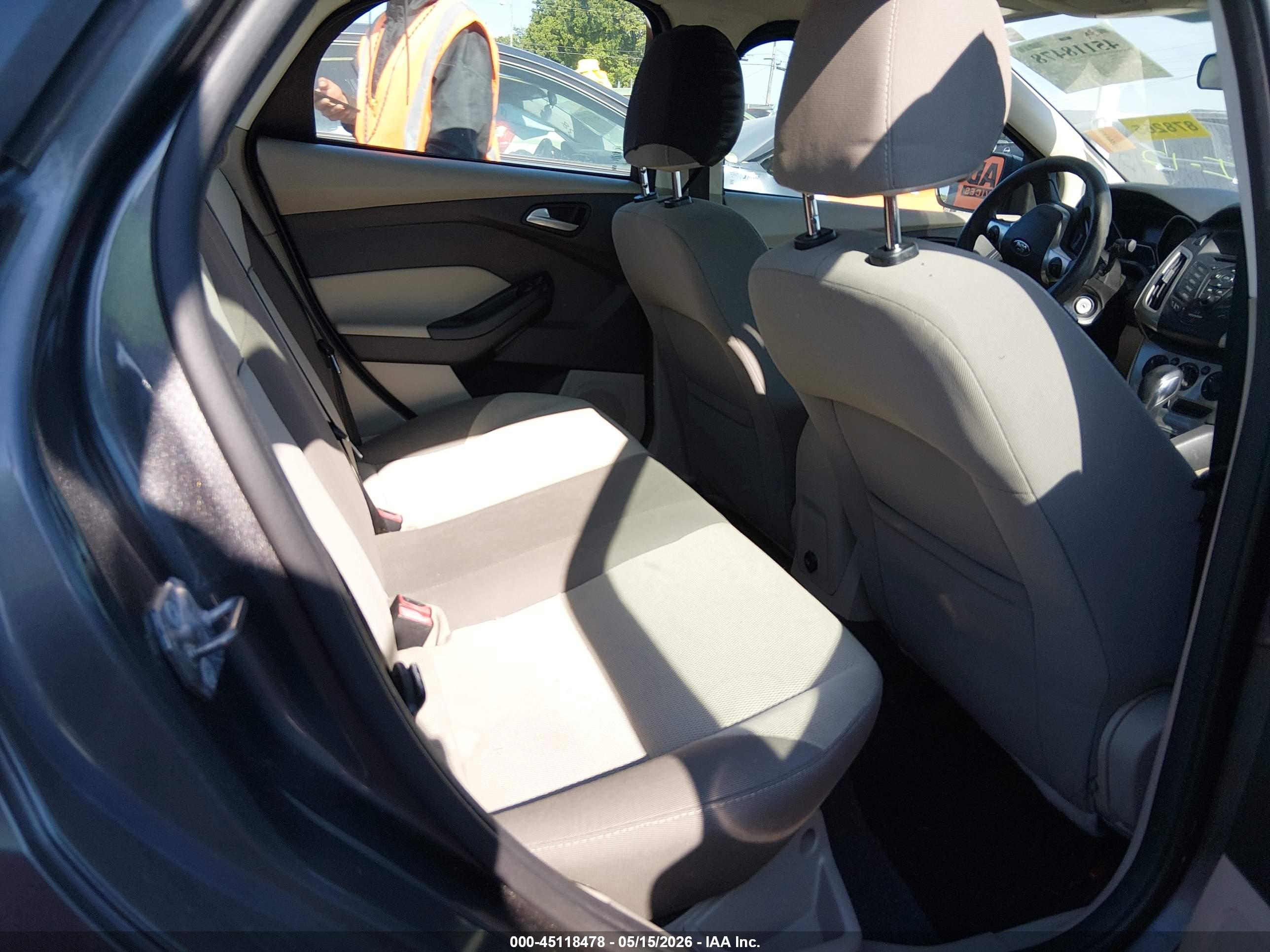 FORD FOCUS image 8