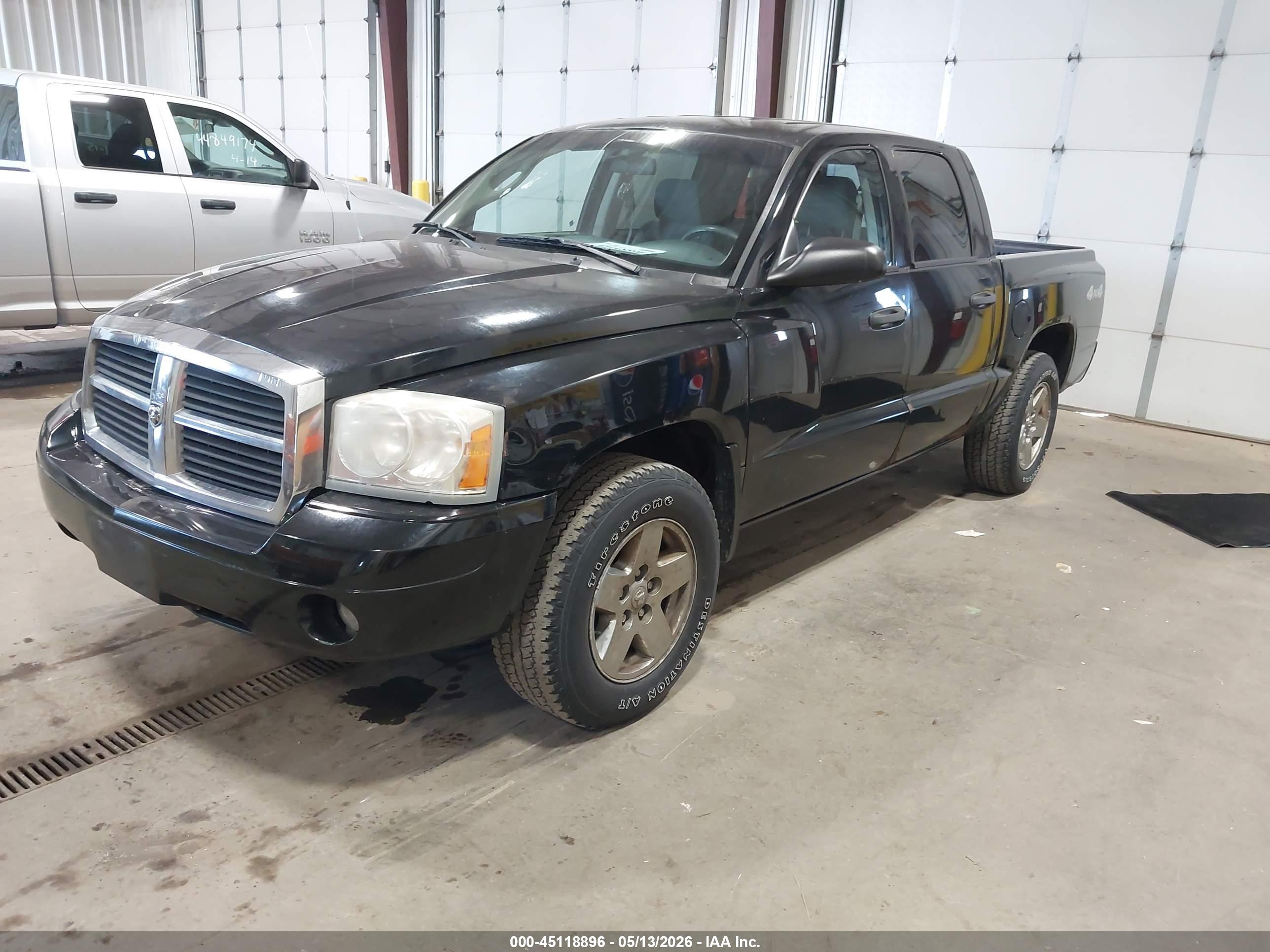 DODGE DAKOTA image 2