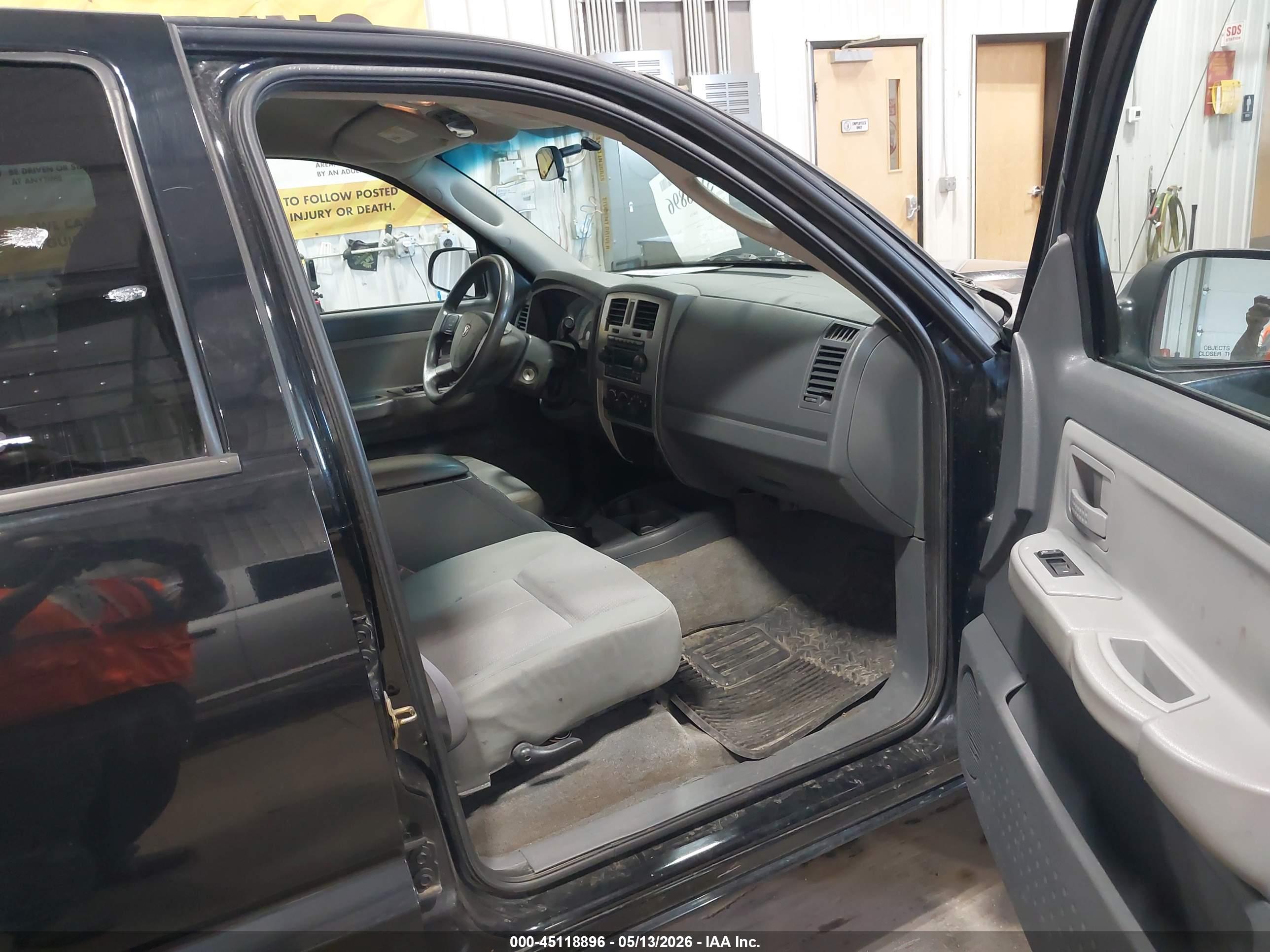 DODGE DAKOTA image 5