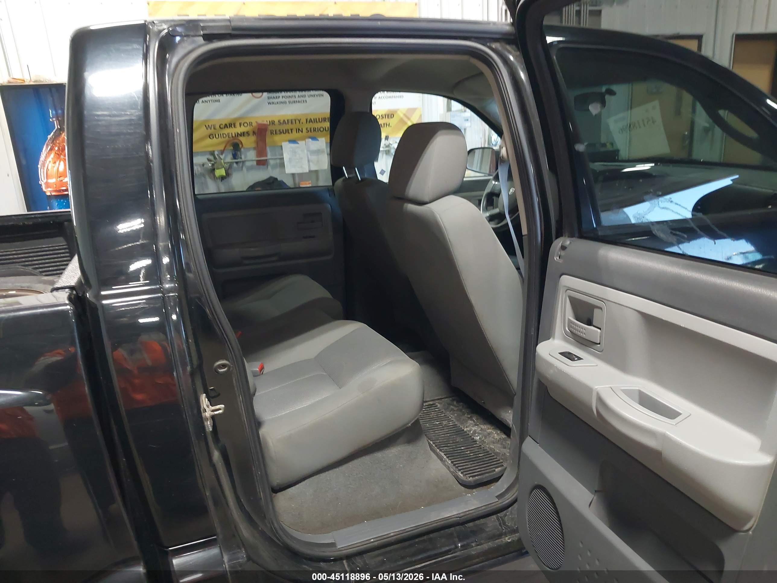 DODGE DAKOTA image 8