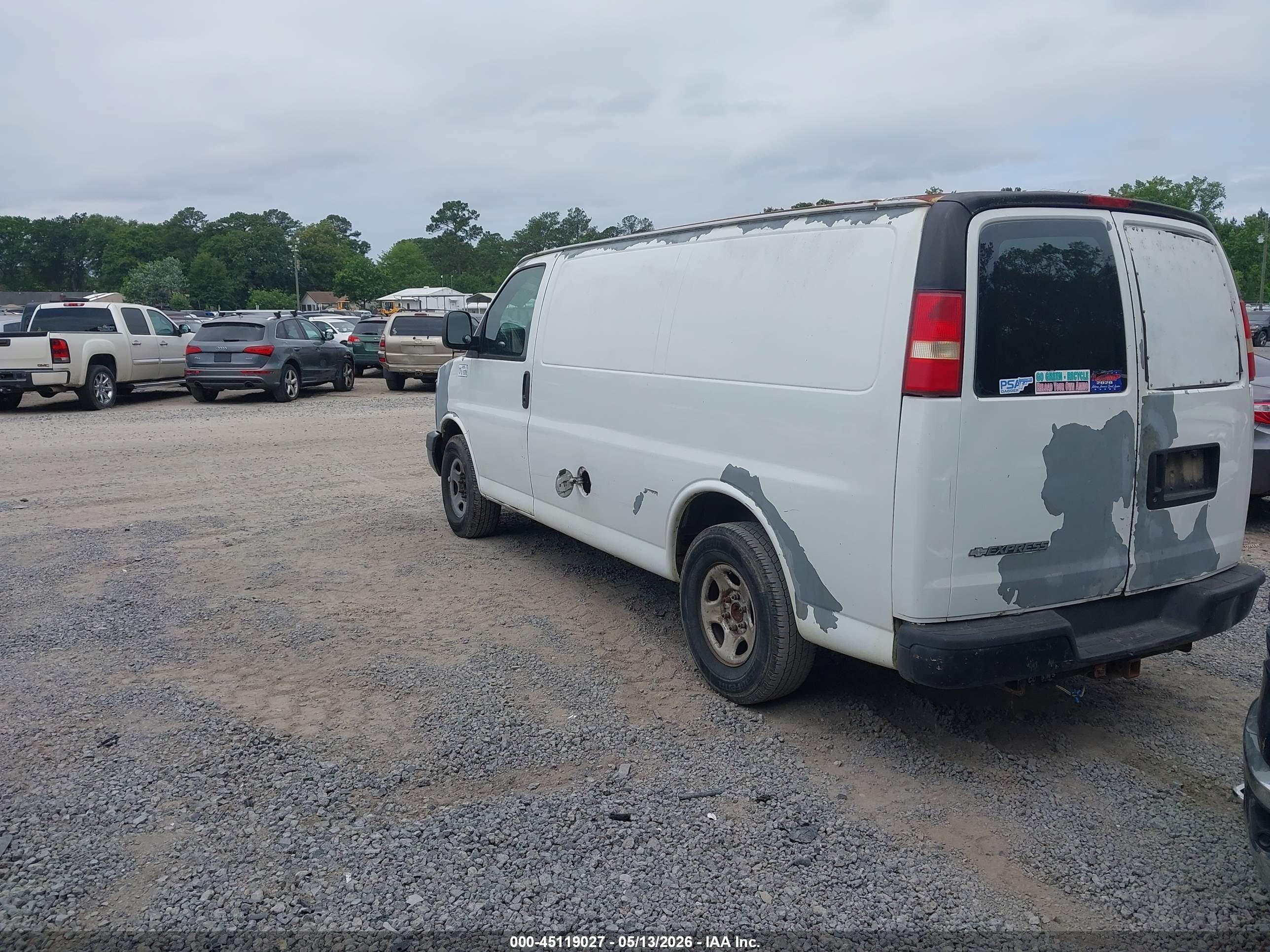 CHEVROLET EXPRESS image 3