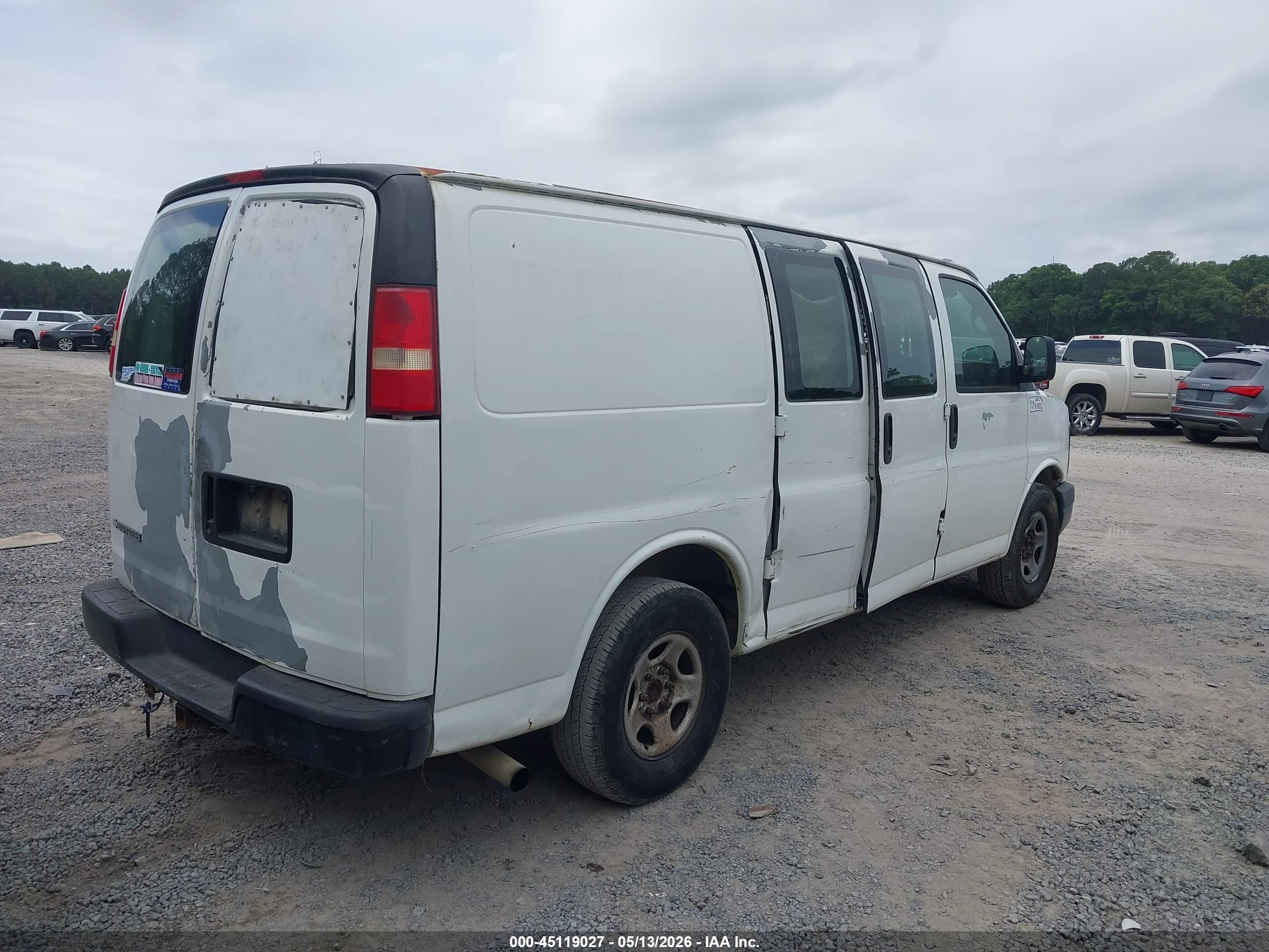 CHEVROLET EXPRESS image 4