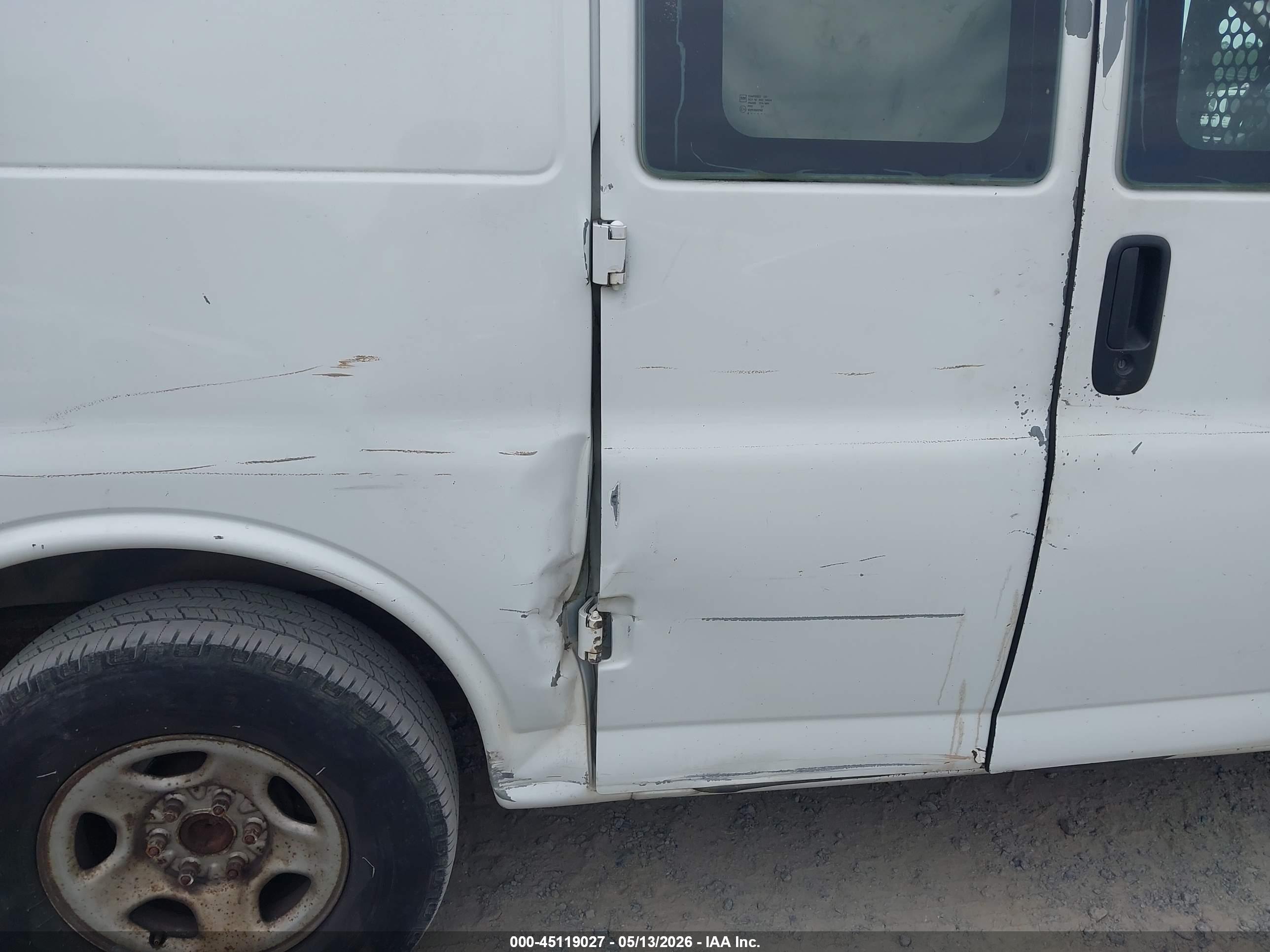 CHEVROLET EXPRESS image 6