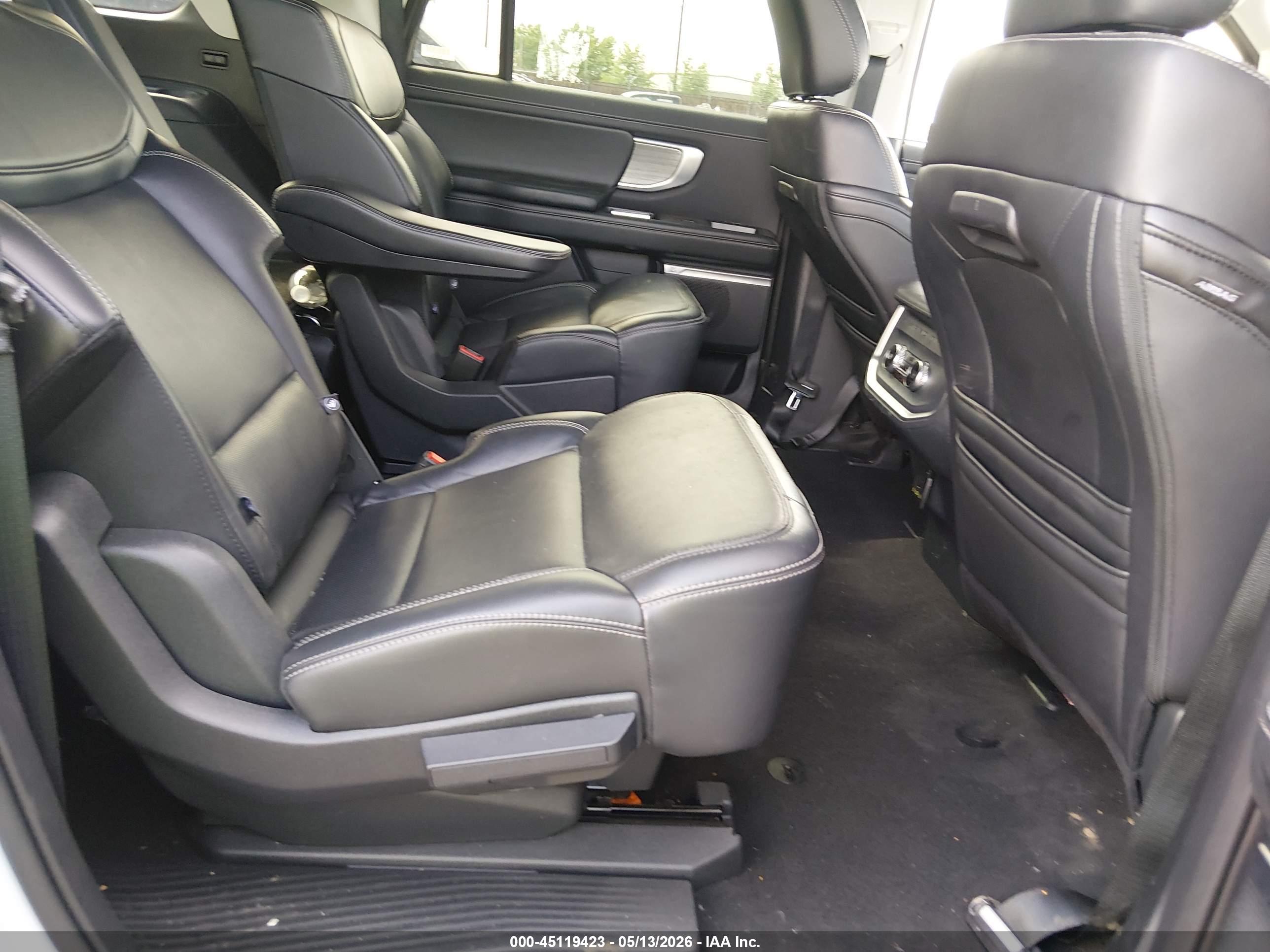 FORD EXPEDITION image 8