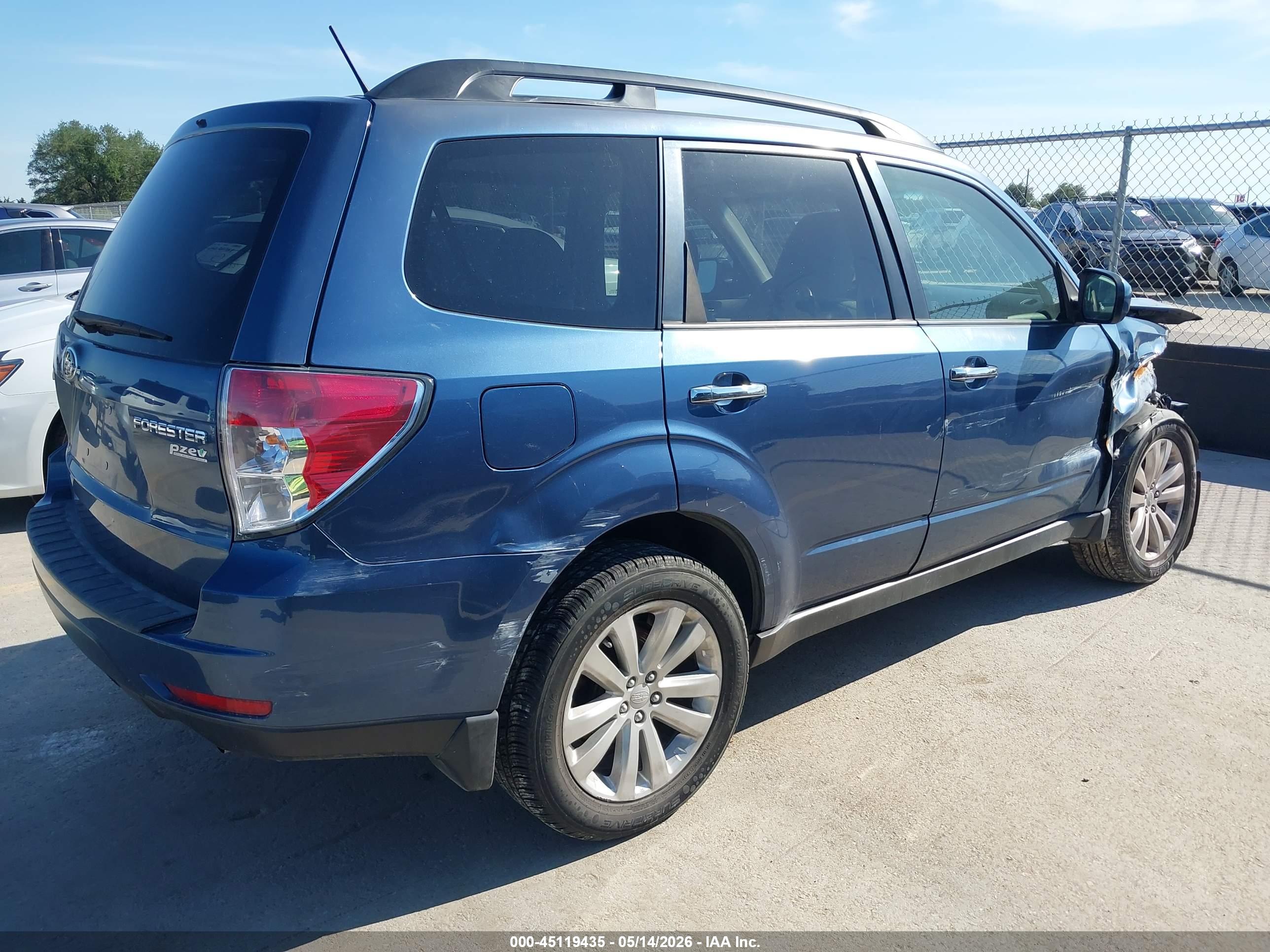 SUBARU FORESTER image 4