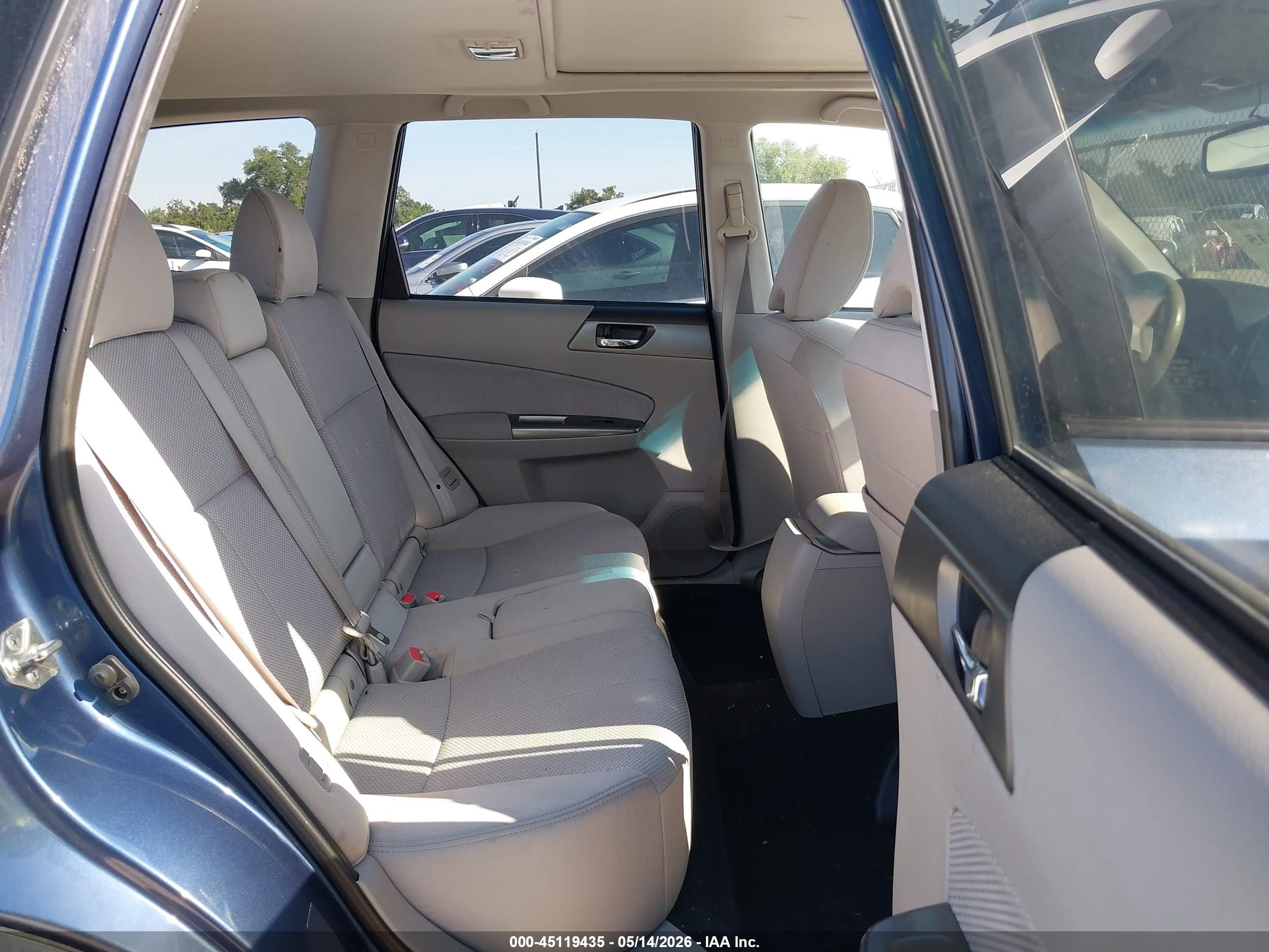 SUBARU FORESTER image 8